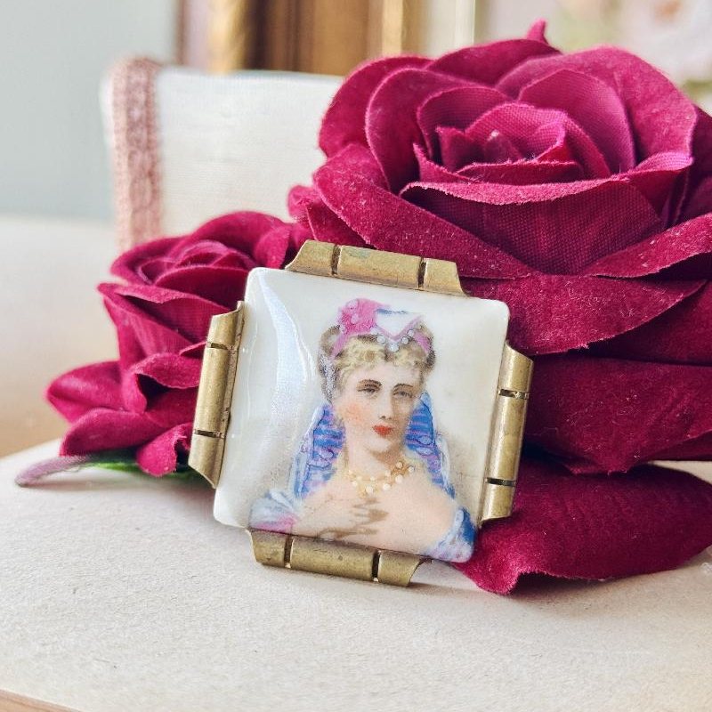 RARE! Antique Late 19th Century Hand-painted French Limoges Aristocratic Lady Portrait Porcelain Brooch(MT2318)