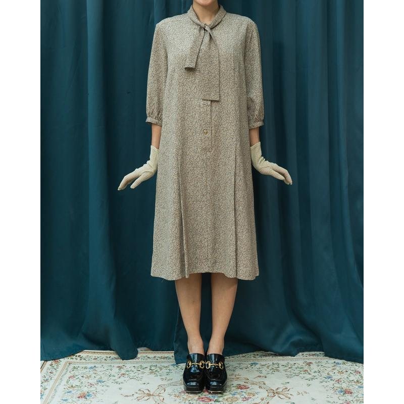 Vintage Japanese Beige Tie Collar Floral Outline Mid-Sleeve Chiffon Dress（MT1541-21)