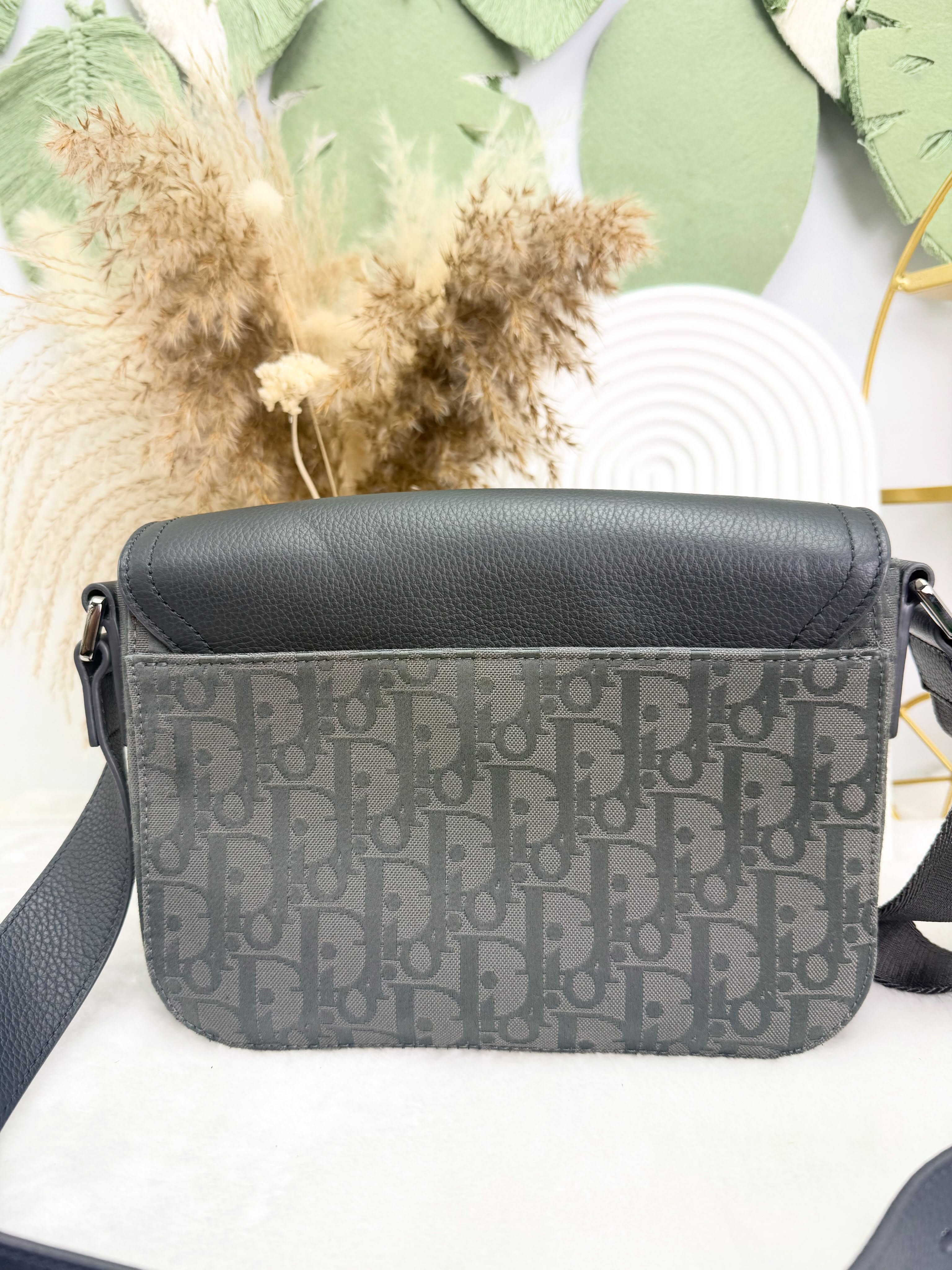 Dior👜 PRE OWNED 🛍️💙灰黑老花郵差包 tu size 全套有單 🖤