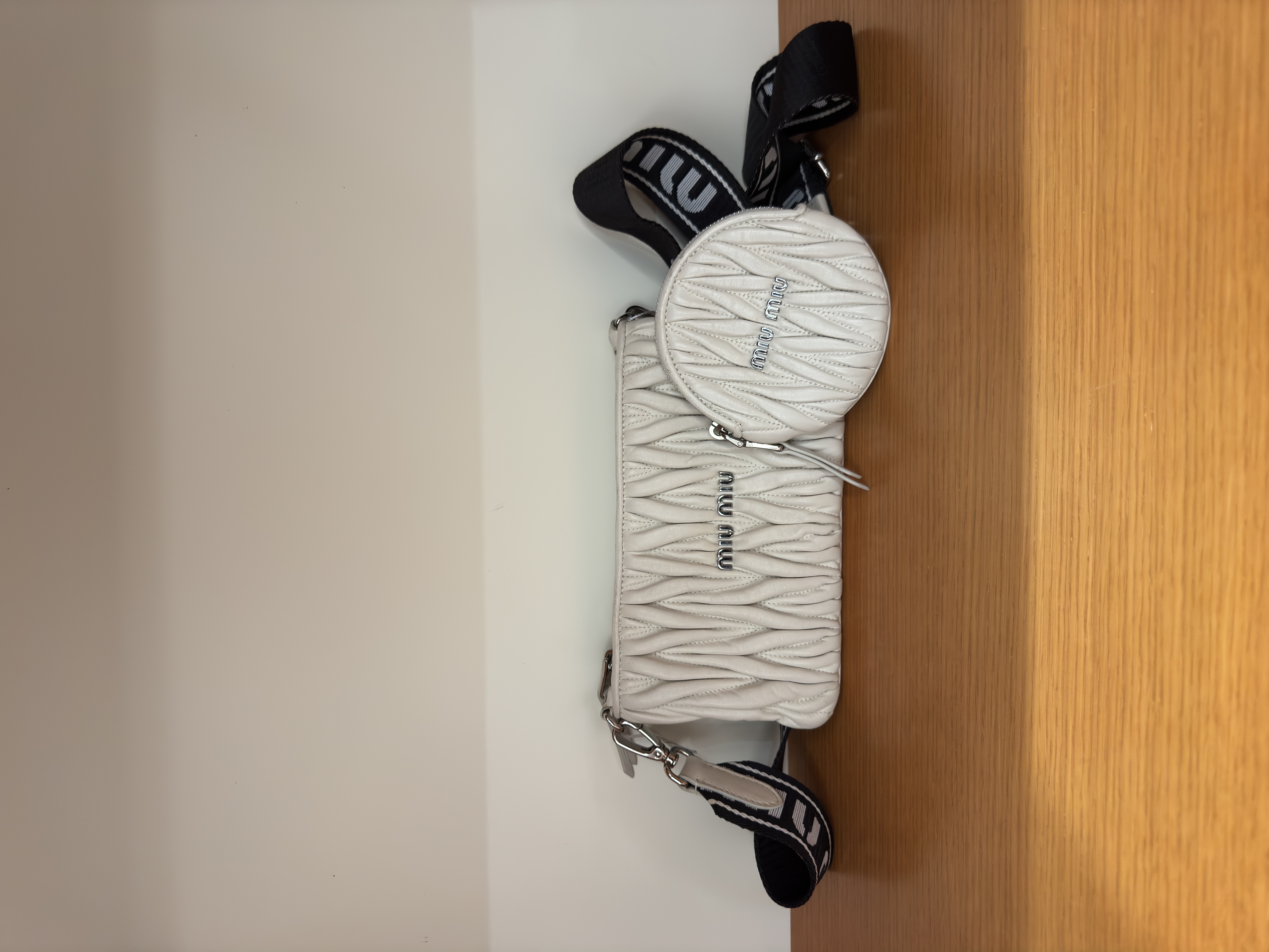 直播貨品 |  [1個-$100 2個-$300］HH15