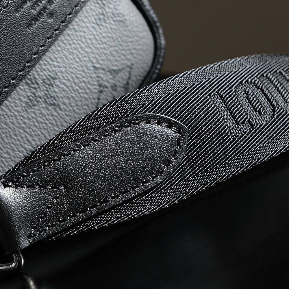 𝐊𝐞𝐞𝐩𝐚𝐥𝐥 𝐂𝐢𝐭𝐲𝟐𝟓 👜✨ ▪️尺寸：25*15*11cm▪️ 𝕂𝕖𝕖𝕡𝕒𝕝𝕝系列一直是潮男们的最爱， 同时也是潮男们日常使用最高频率的包包🔥 尤其是黑老花色，低调又帅气十足， 男女皆可，小巧又能装，凹造型神器！ 容纳量满足于日常使用，兼顾实用和美观，简直妥妥的无死角的设计，又酷又飒的颜值！