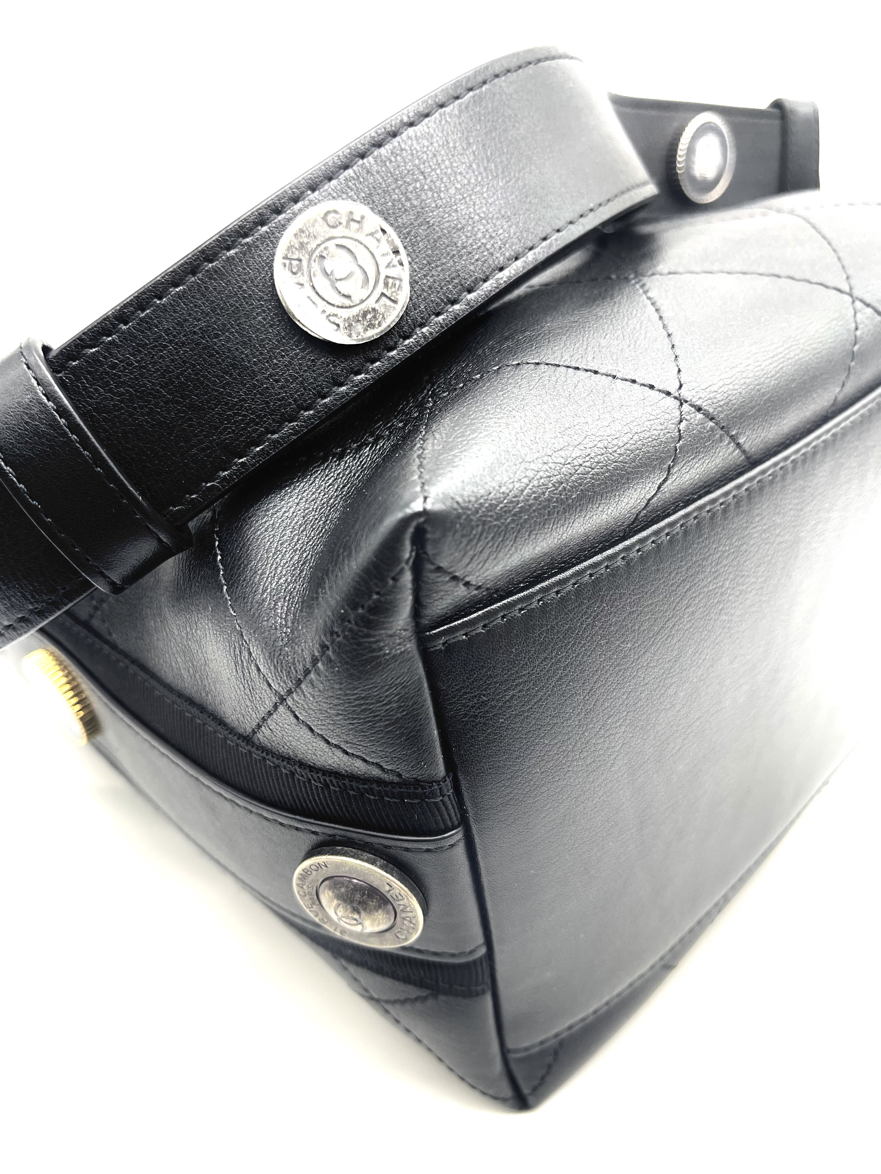 Pre-owned Chanel Button Up Hobo / Product Code: 26050618