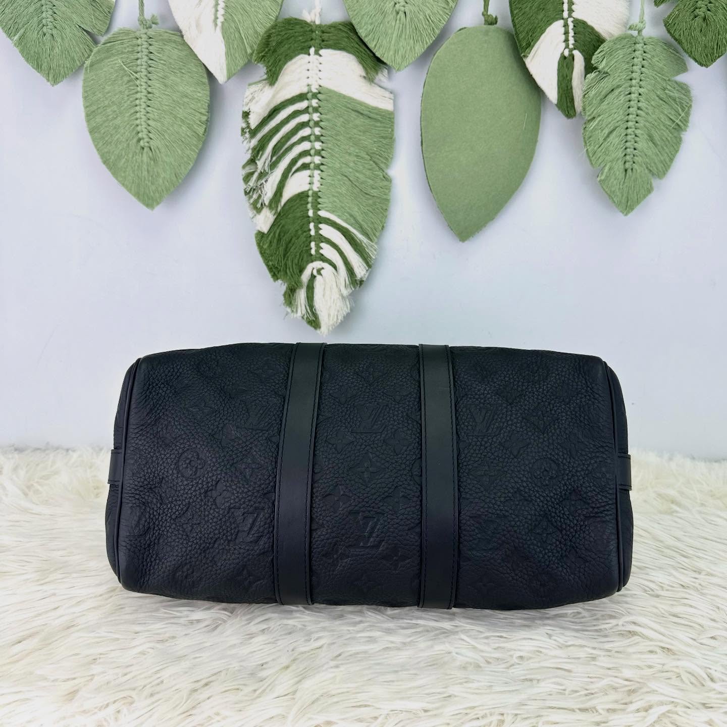 LV 🤍PRE OWNED Keepall Bandoulière 35 真皮壓紋 晶片款 2025年全套有單🖤