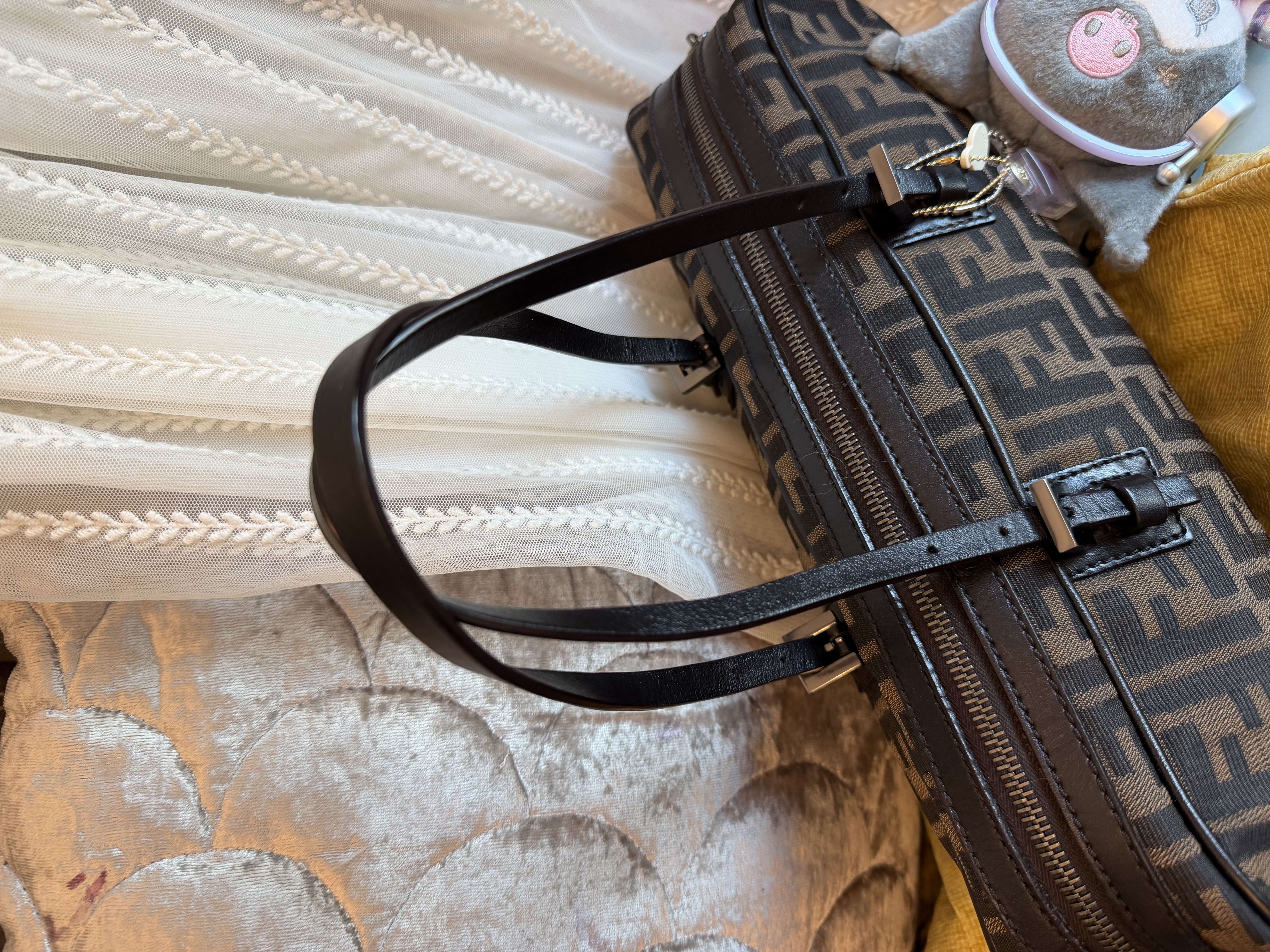 fendi  baguette bag /east west bag 