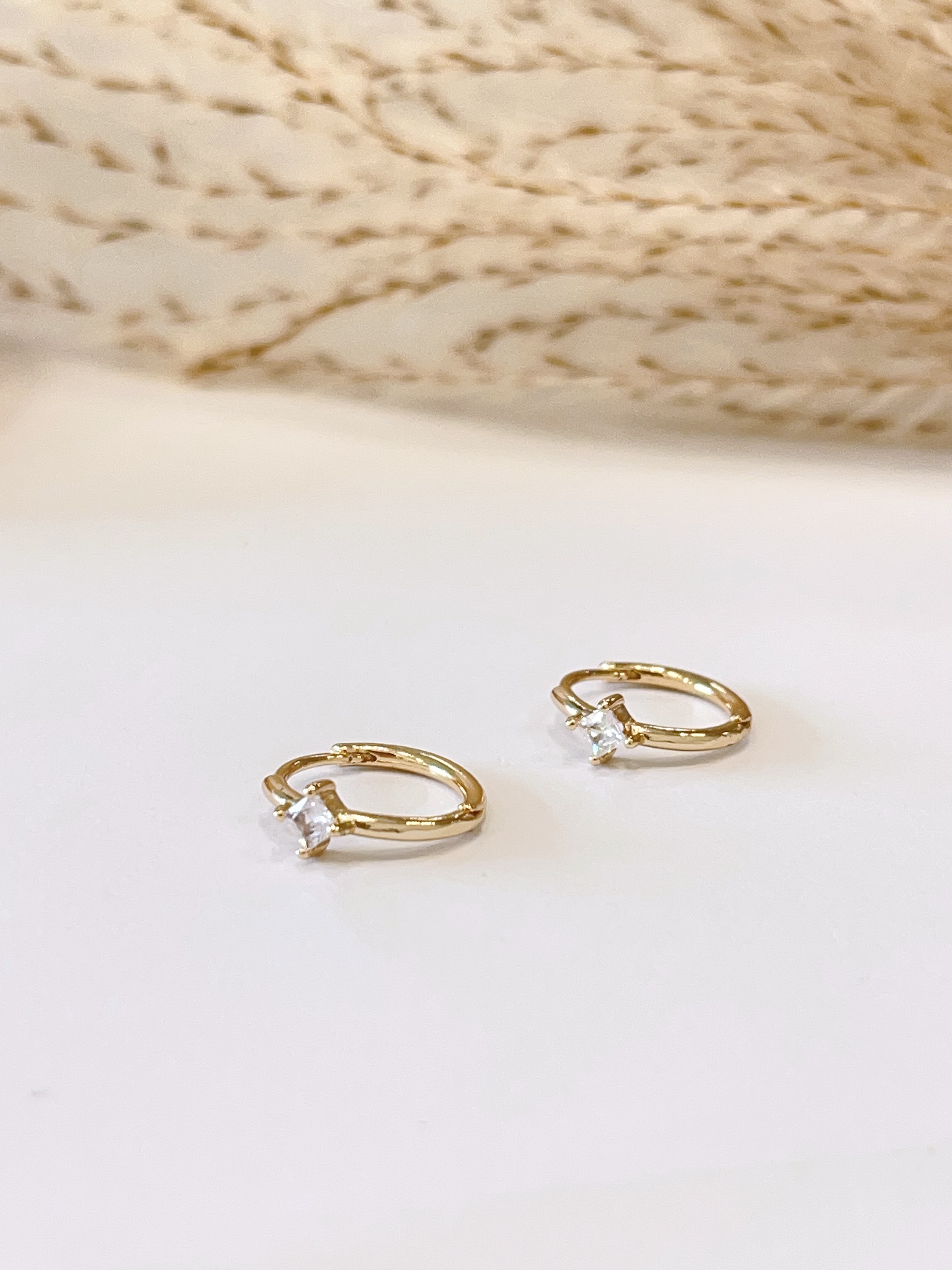 极简一颗钻石耳扣耳环