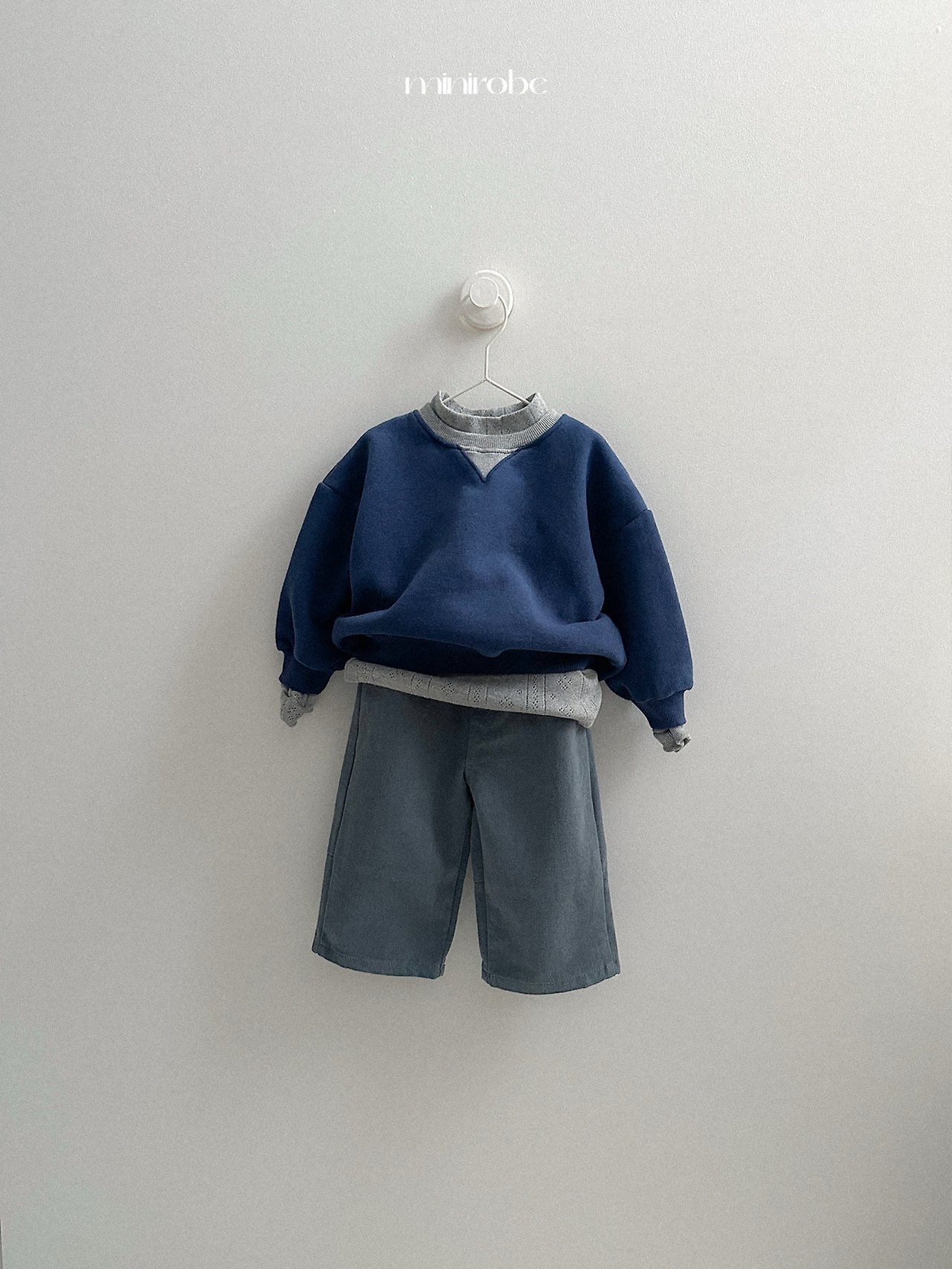 Mnirobe | Two-Tone Sweatshirt