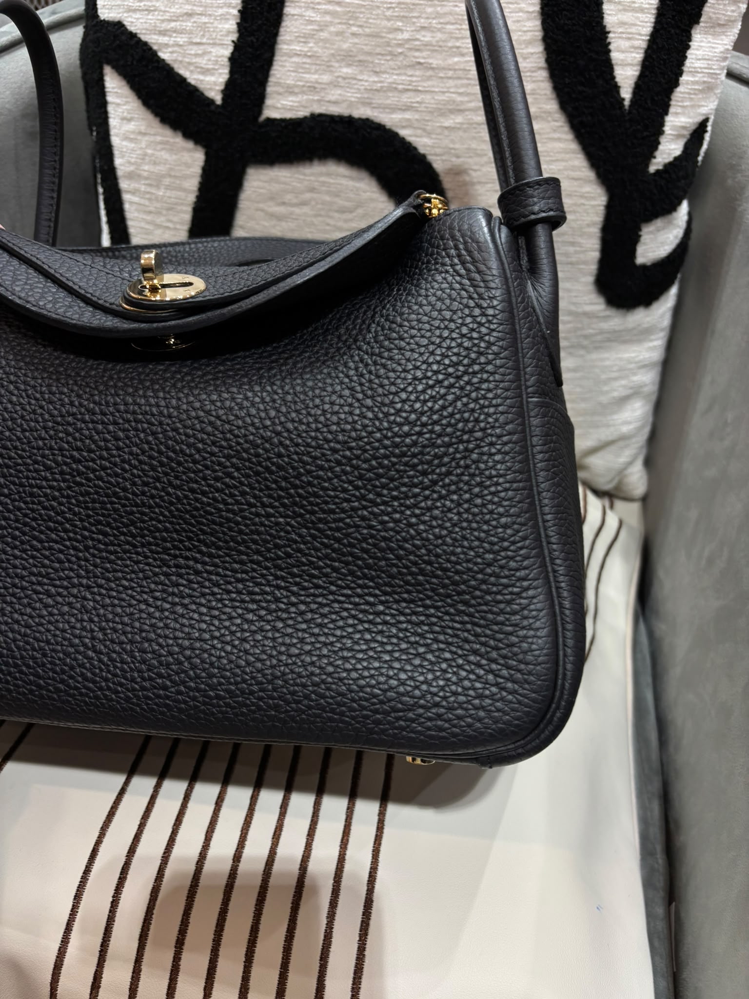 Hermes Lindy 26 Stamp X 黑色牛皮淺金扣  100%Authentic, 95%New ✅Dust bag