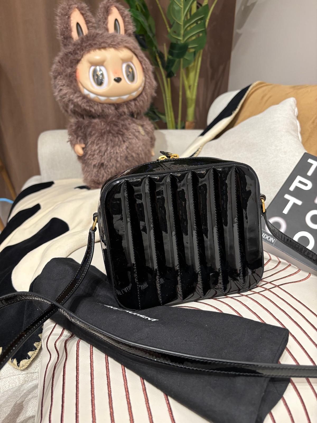 Ysl Vicky crossbody bag 100%Authentic ,98%new✅dust bag 