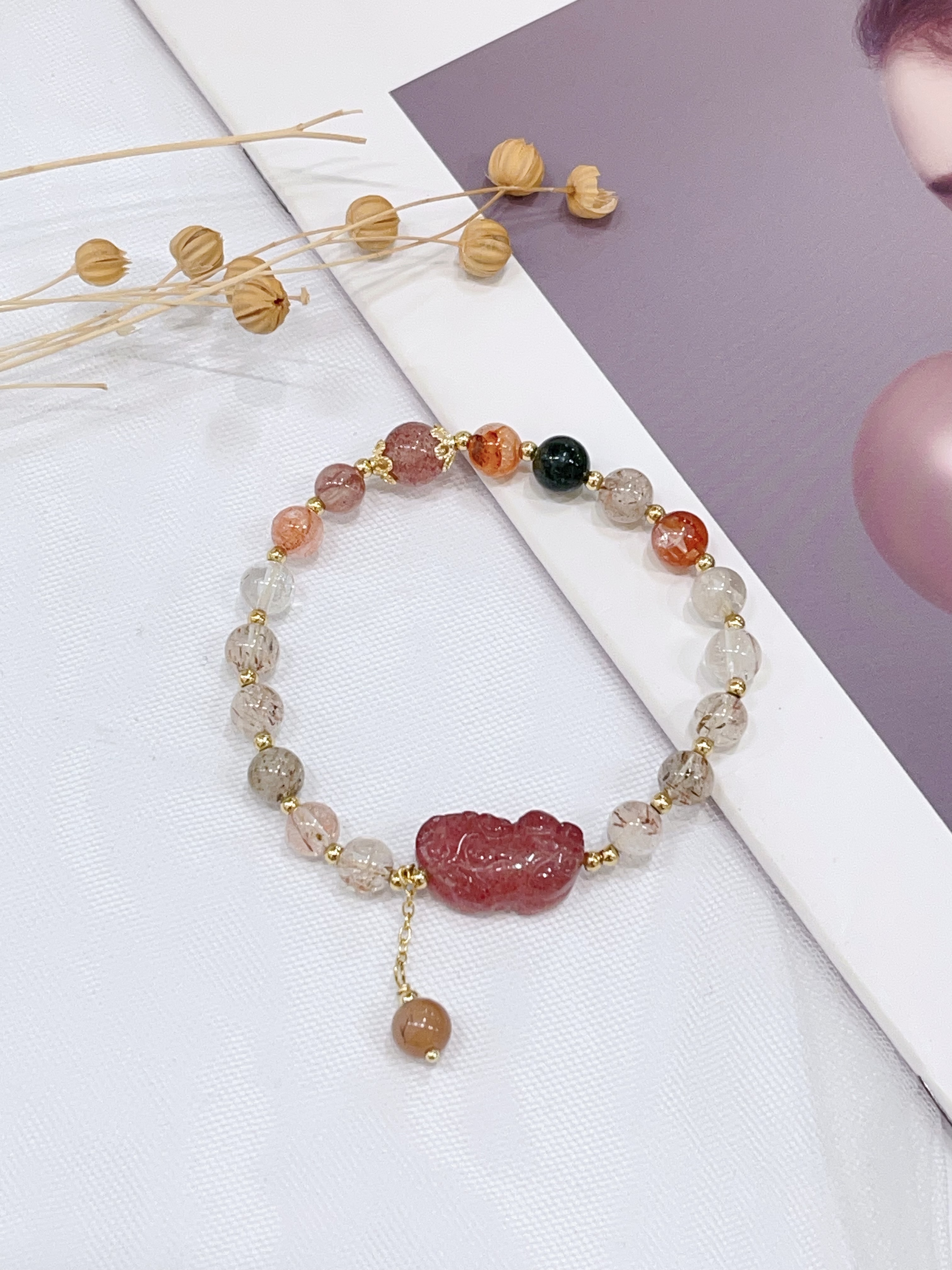 🍓 草莓晶貔貅 × 彩发晶多宝手串 Strawberry Quartz Pixiu & Multicolor Rutilated Quartz