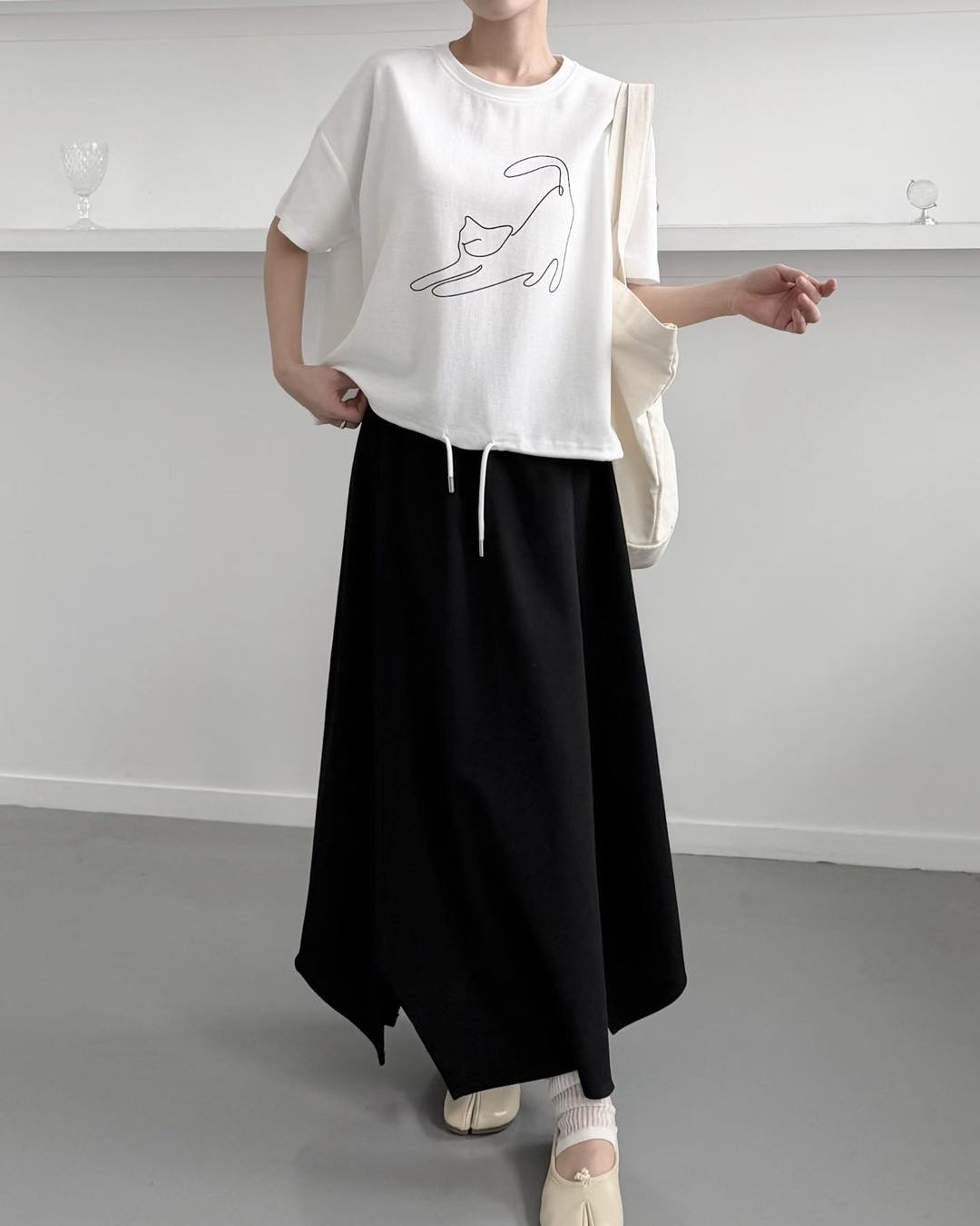 線條貓貓束腳Tee