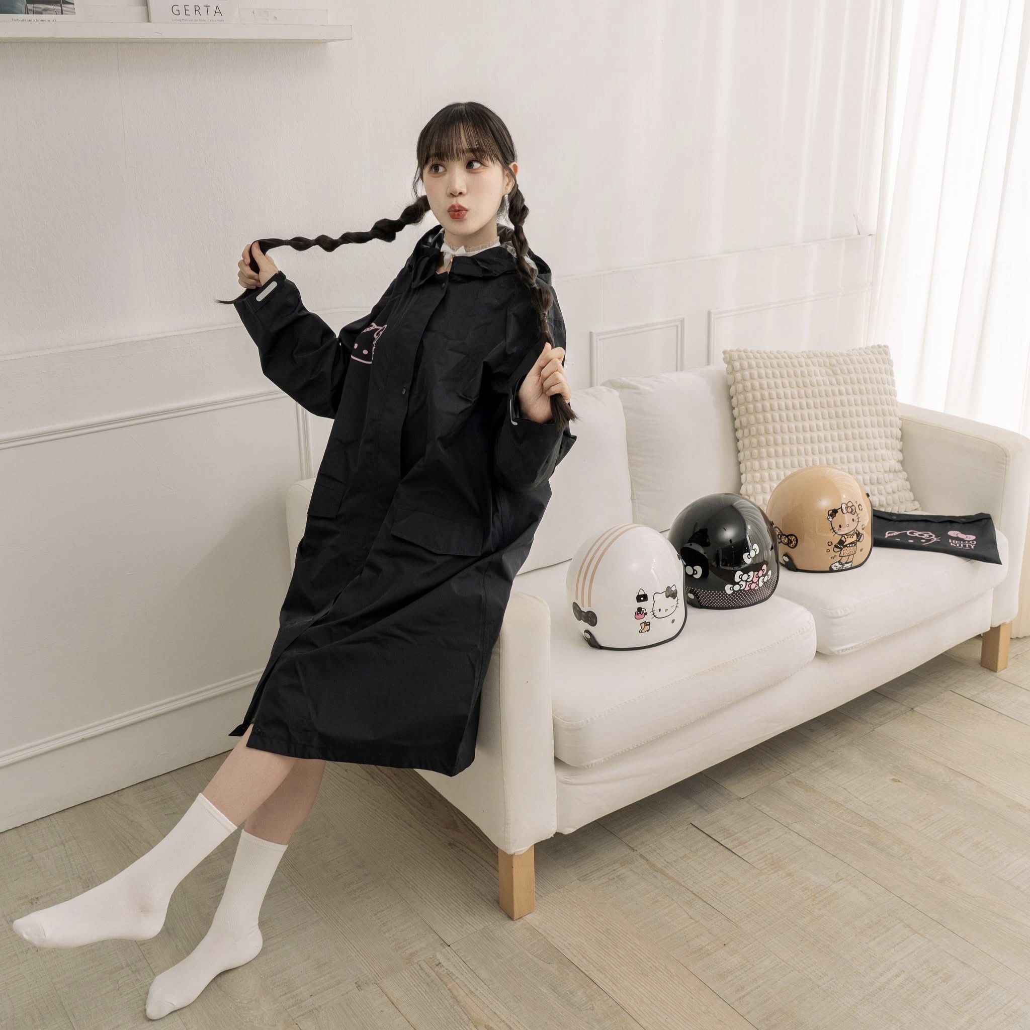 （約6月尾到貨）🇹🇼台灣超商限定 限量長腿Kitty 成人雨衣連收納袋💕