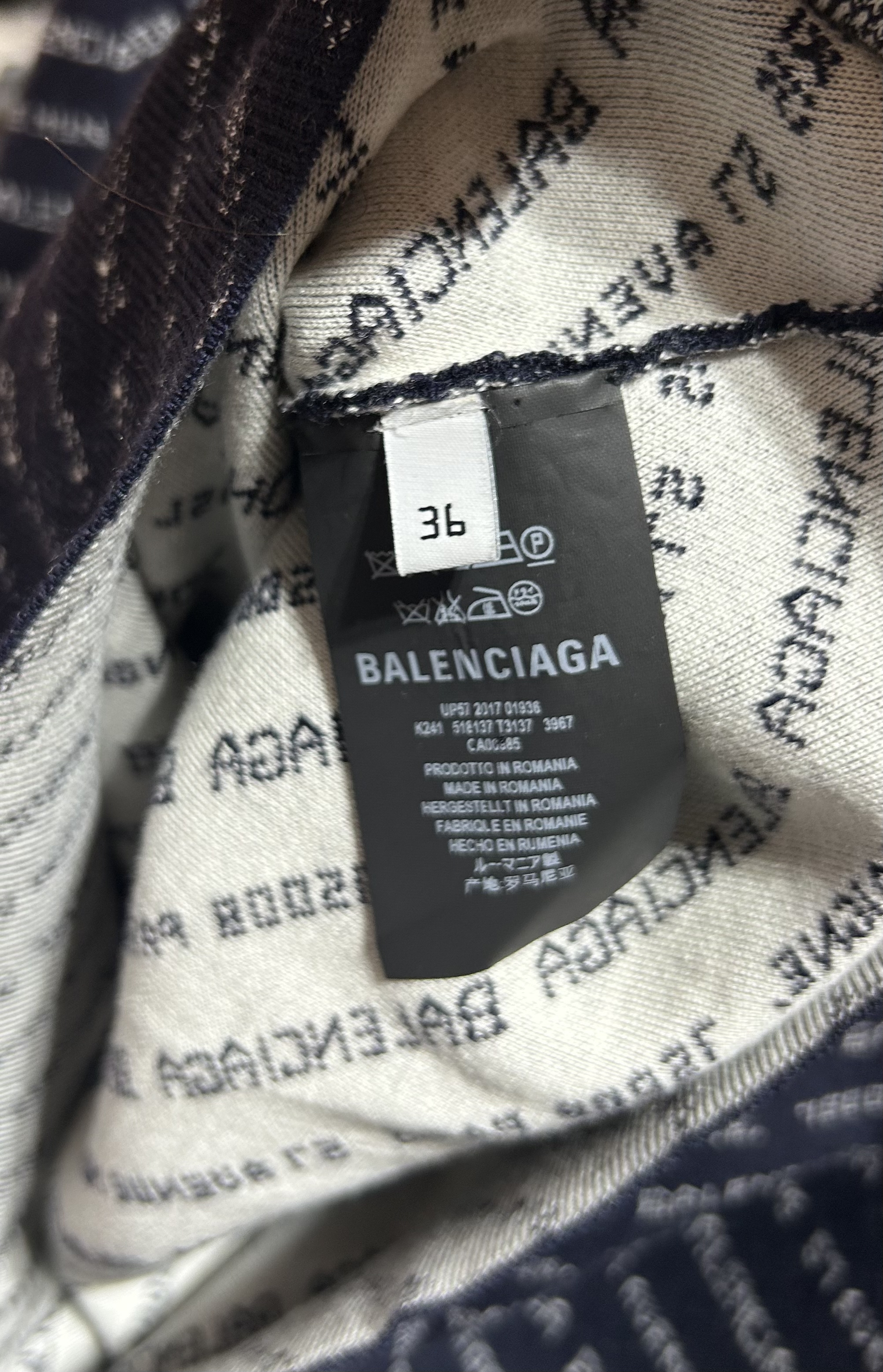 Balenciaga Sweaters 36size 100%Authentic,98%mew  