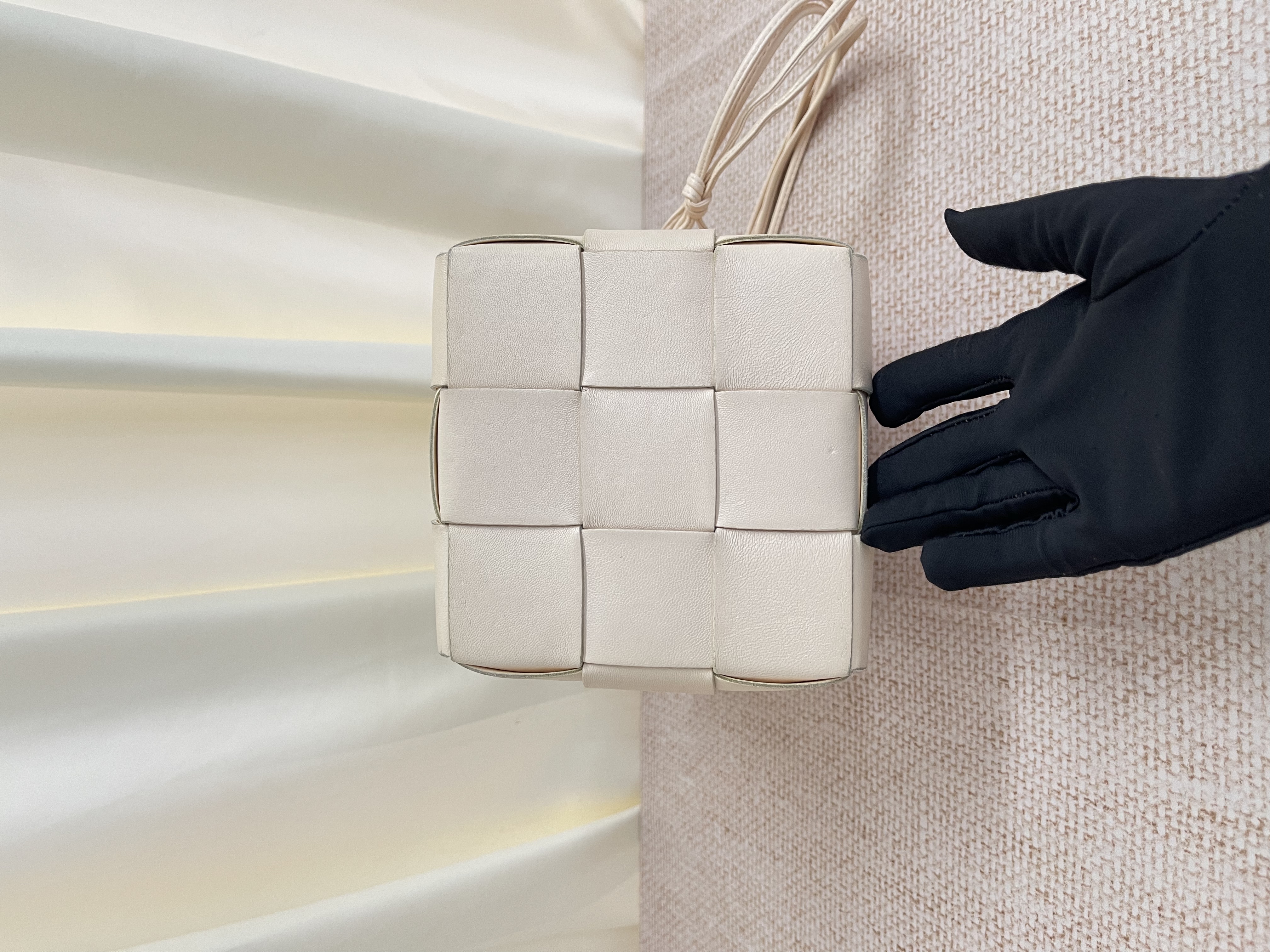 Pre-owned Bottega Veneta Cassette Bucket Bag/ Product Code: 26042401