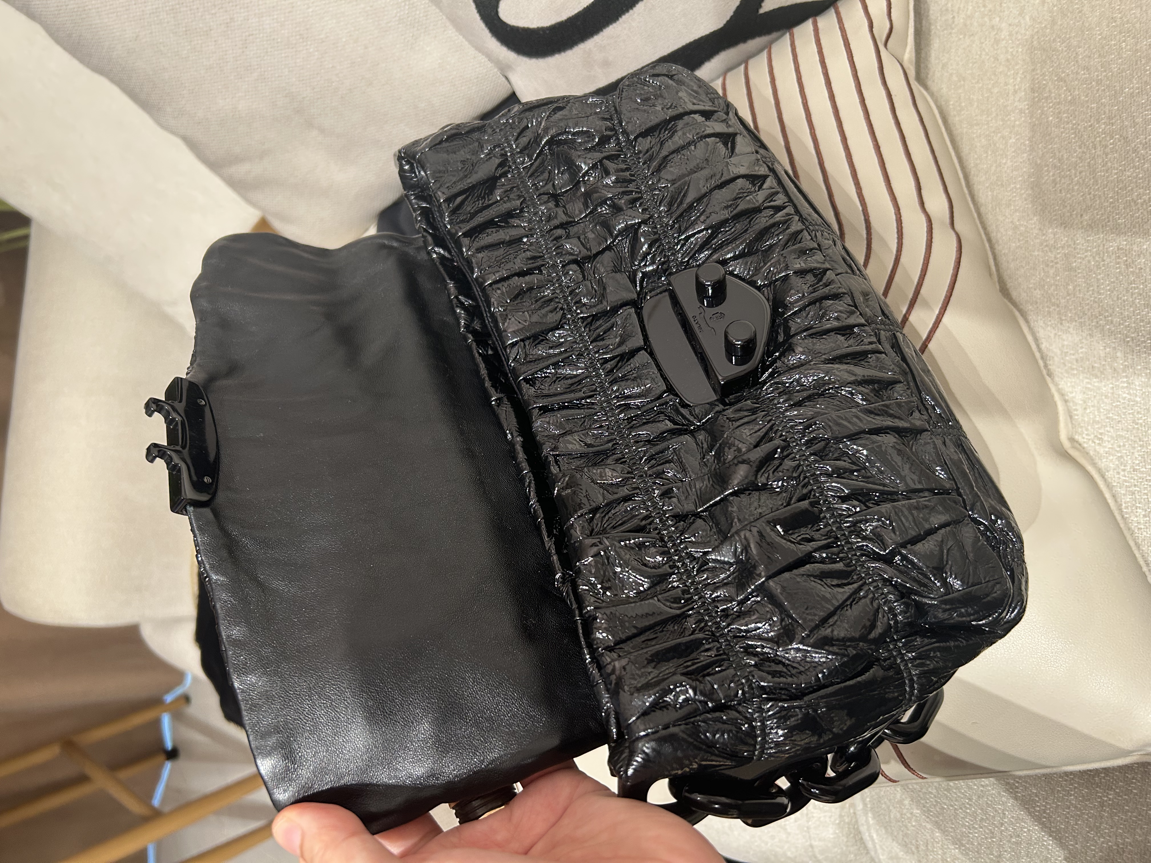 Prada Shoulder Bag 黑色油蠟皮 100%Authentic, 95%New ✅ certificate✅Dust bag