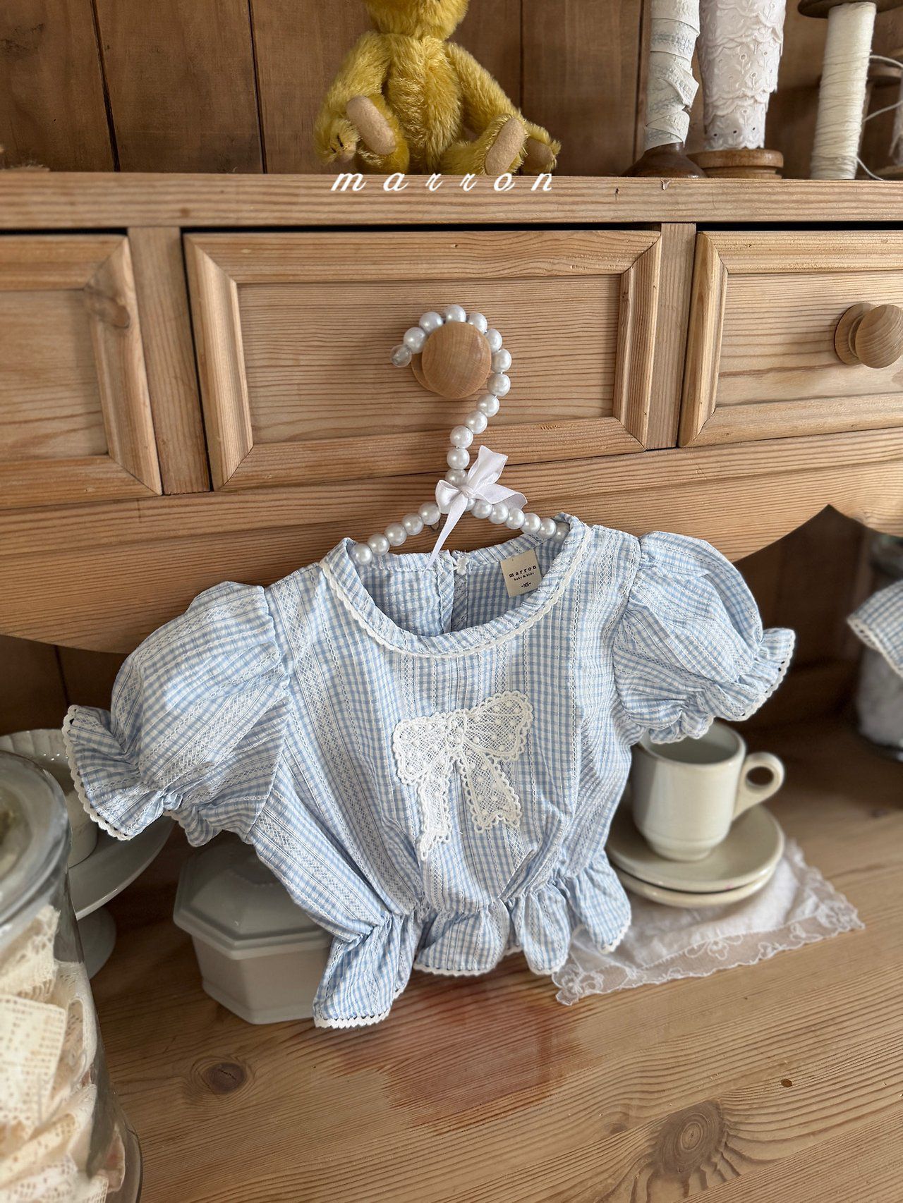 AW4241 Top
