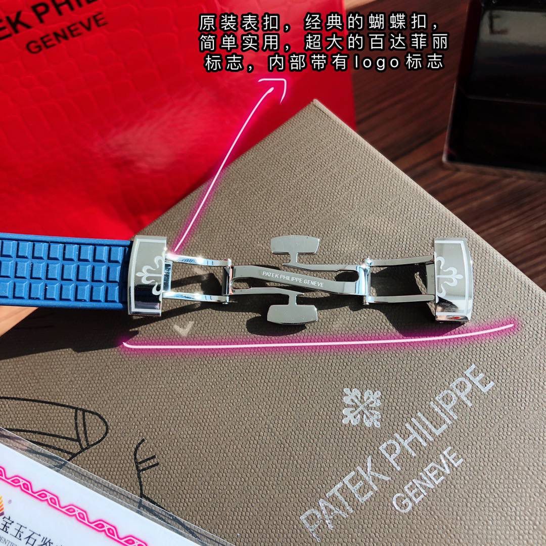 细节实拍‼️百达翡丽AQUANAUT 搭载原装瑞士石英机芯 。由100个零部件组成的一颗小而强大的内脏。真正做到零返修零误差！表盘设计也颇为独特，个性的浮雕表盘，精致立体字块。整个手表看起来立体感 高级感十足！玻璃采用蓝宝石超强硬度水晶玻璃。防反光 防刮花。进口热带复合材料橡胶表带，佩戴极为舒适贴手，适合各种手腕。搭配原装蝴蝶表扣 佩戴方便。最强舒适感😍🤟🏻