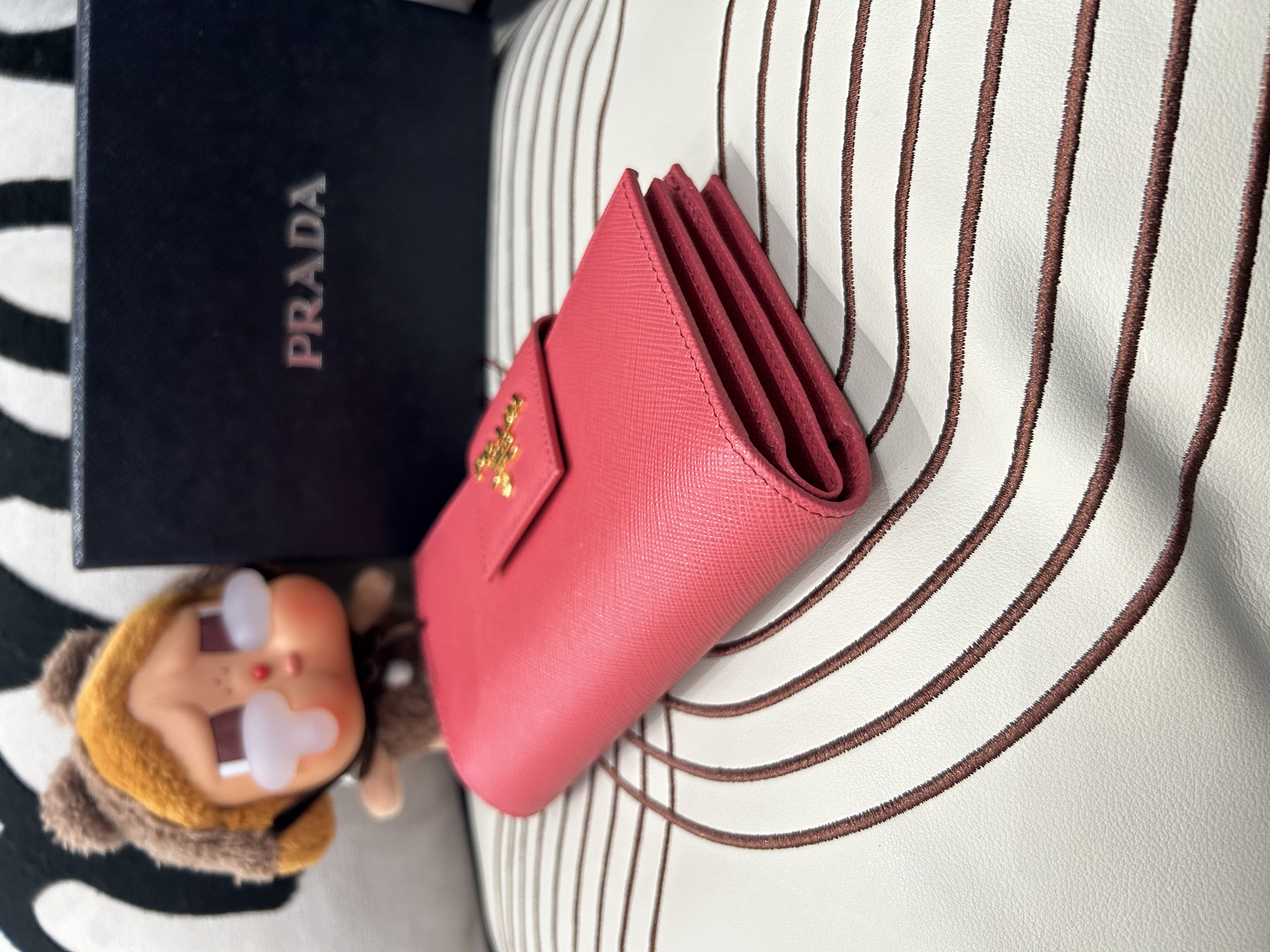 未使用品 Prada wallet 牛皮金扣 100%Authentic,unused  ✅box