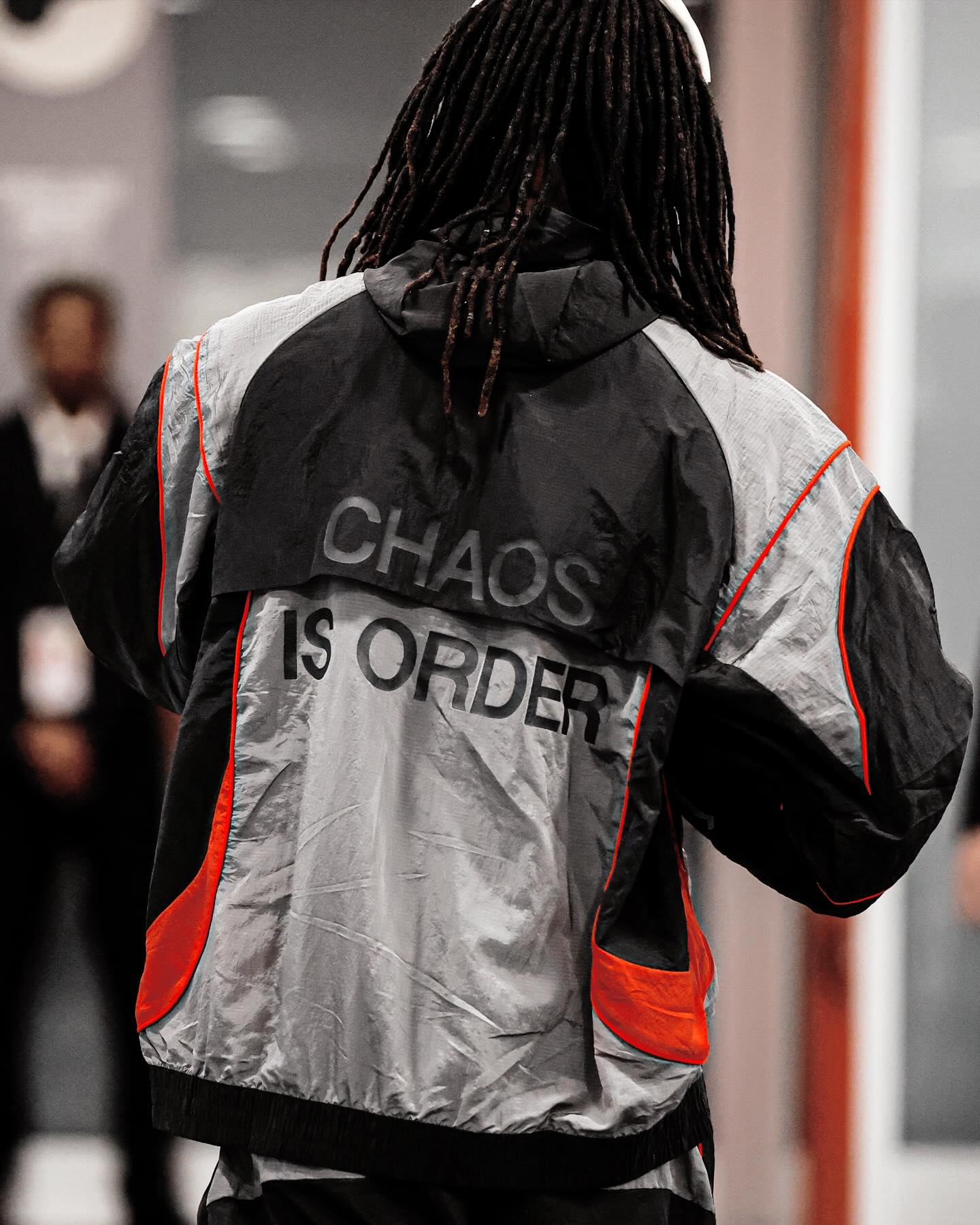 🔥 街頭潮流與紅黑軍團的熱血碰撞！PUMA x AC Milan x Slam Jam 聯名防風外套 ⚽️ 787642_05