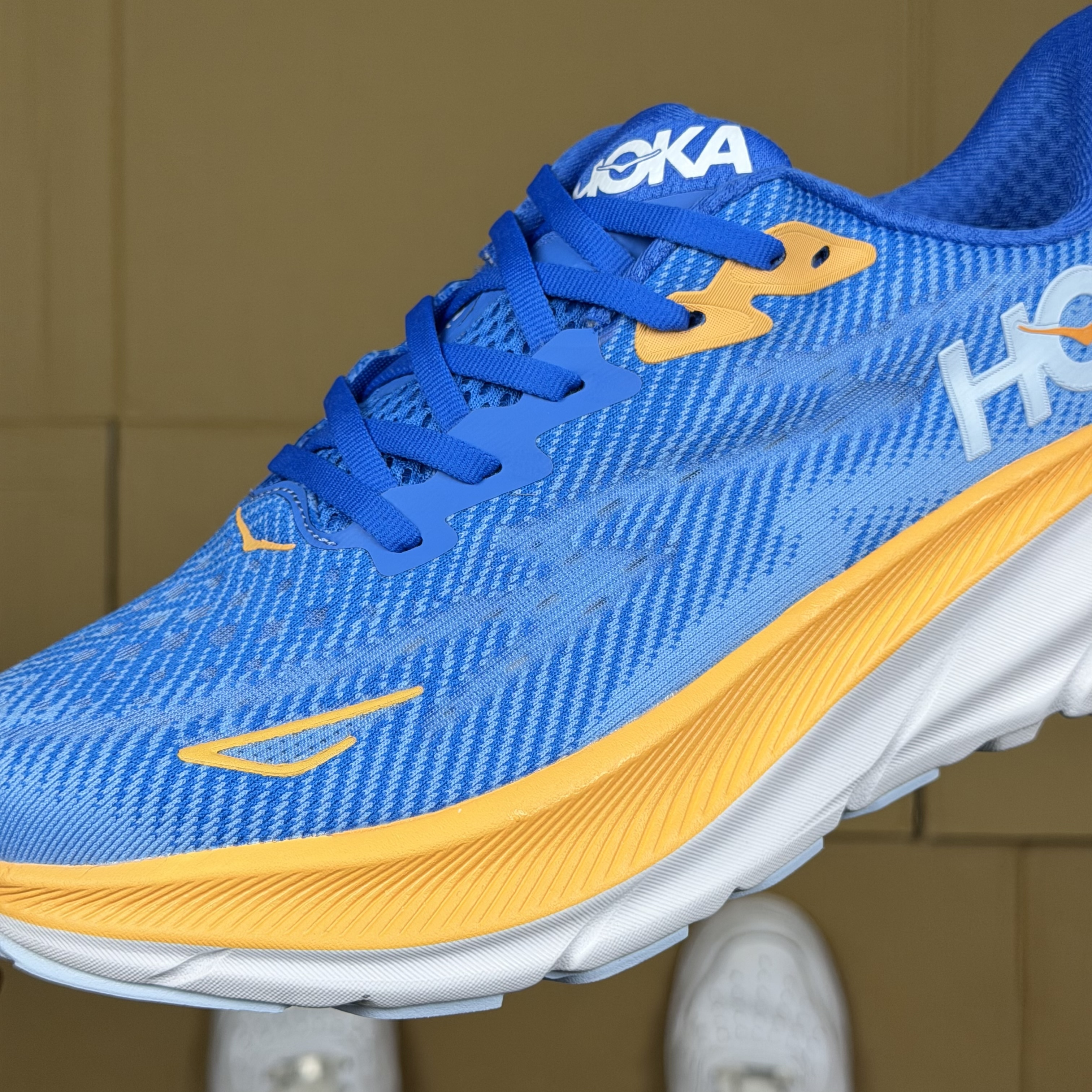 Hoka Clifton 9