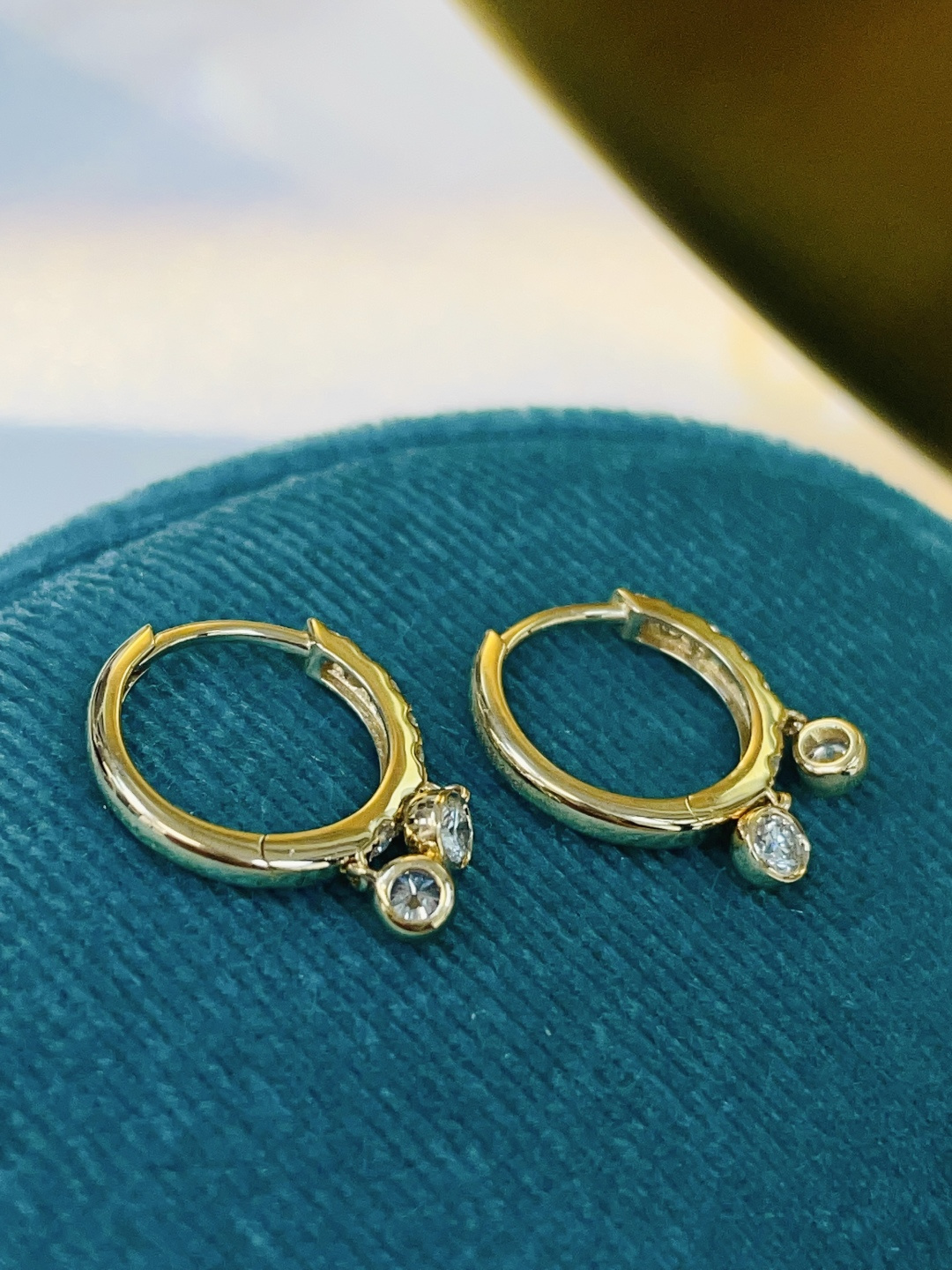 18K Diamond Earrings 