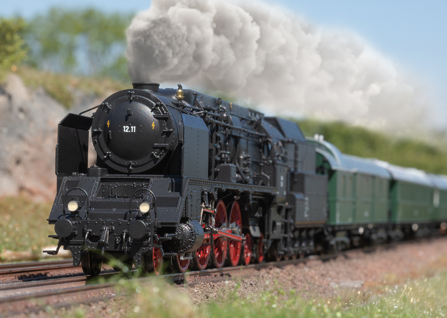 Trix 2026 surprise model #25012 ÖBB Class 12 DCC Sound & Smoke