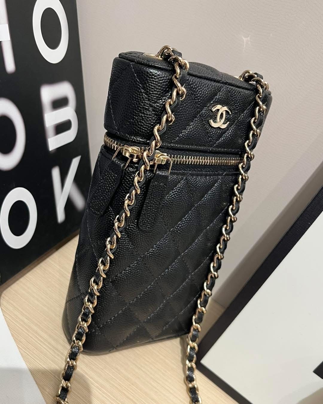 Chanel clutch on chain 黑色魚子醬牛皮金扣，100%Authentic ,99%new ✅31CARD✅dust bag✅盒