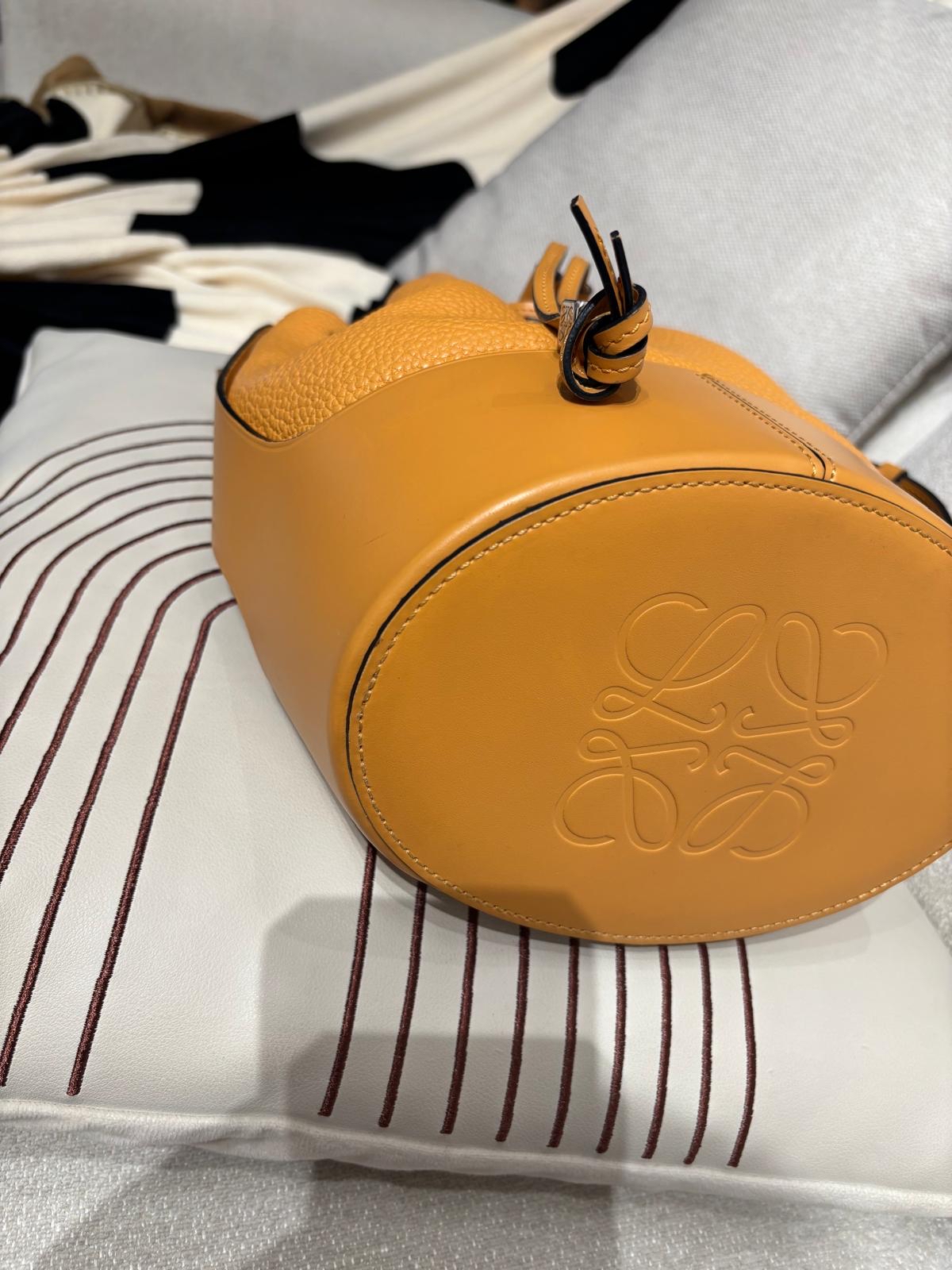 Loewe balloon bag Calfskin 100%Authentic ,95%new✅dust bag 
