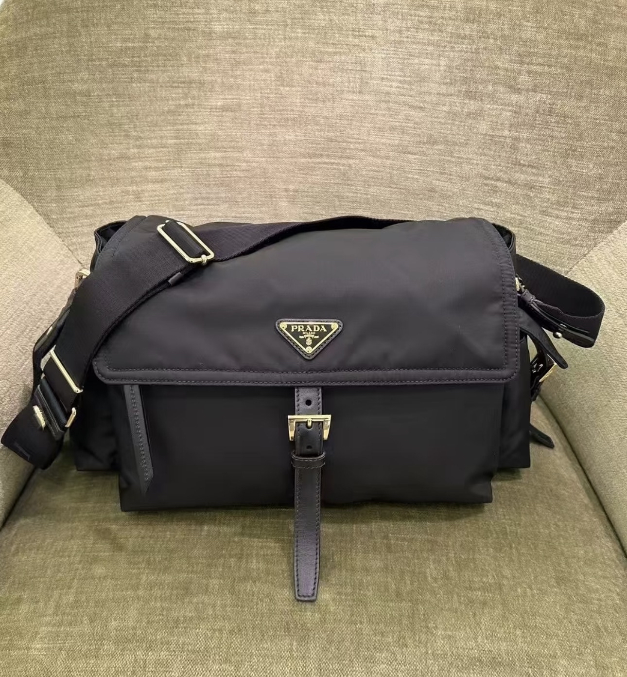新款🆕 訂貨🍒 Prada medium Re-Nylon explore bag Size 30x14x10cm