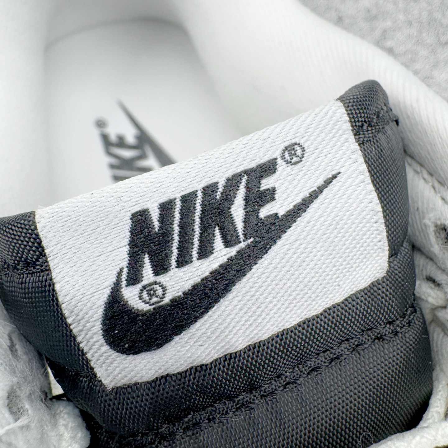 Nike SB Dunk Low IF3944-001 