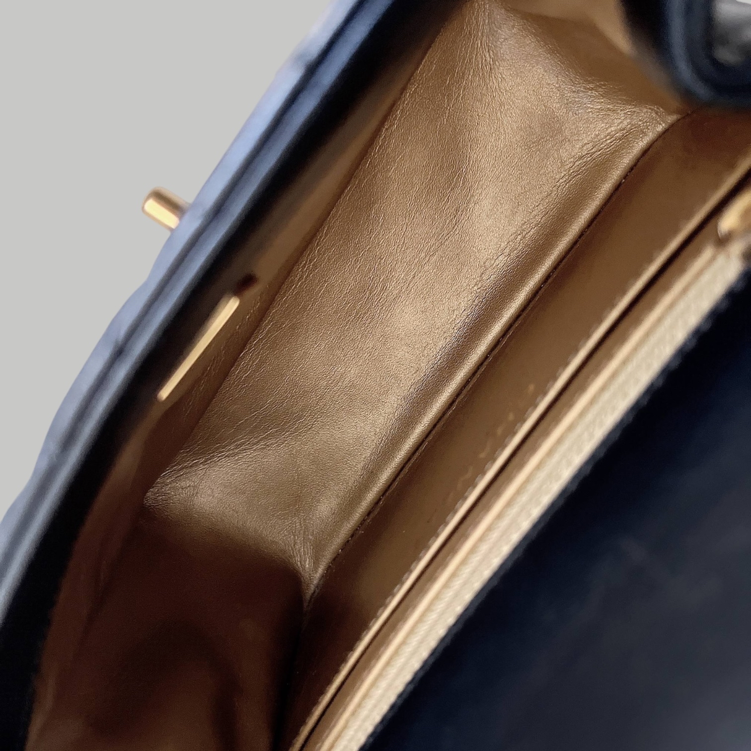 Chanel Lambskin 方胖金球