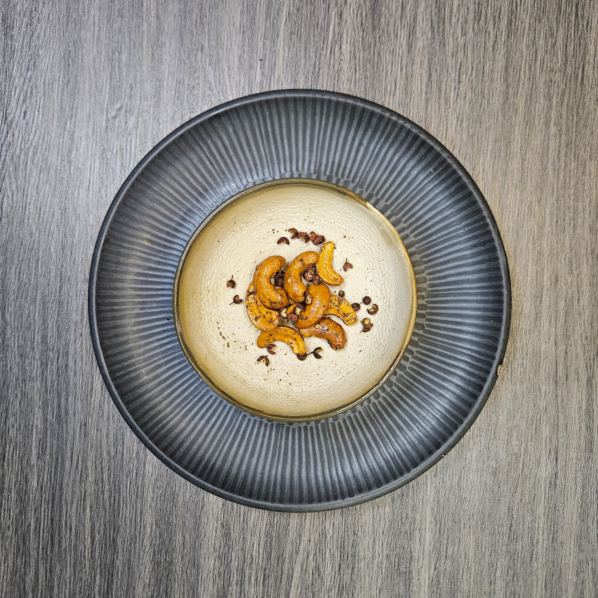 椒麻腰果 Peppercorn Glazed Cashew