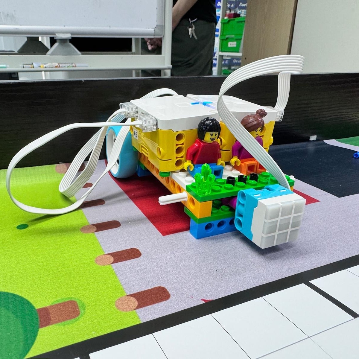 LEGO® SPIKE Essential 簡單編程入門