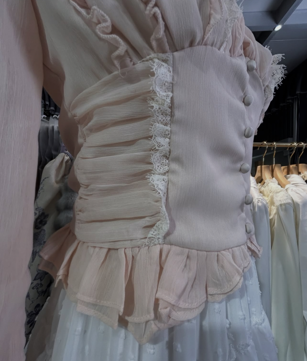 優雅粉紅奏摺襯衫