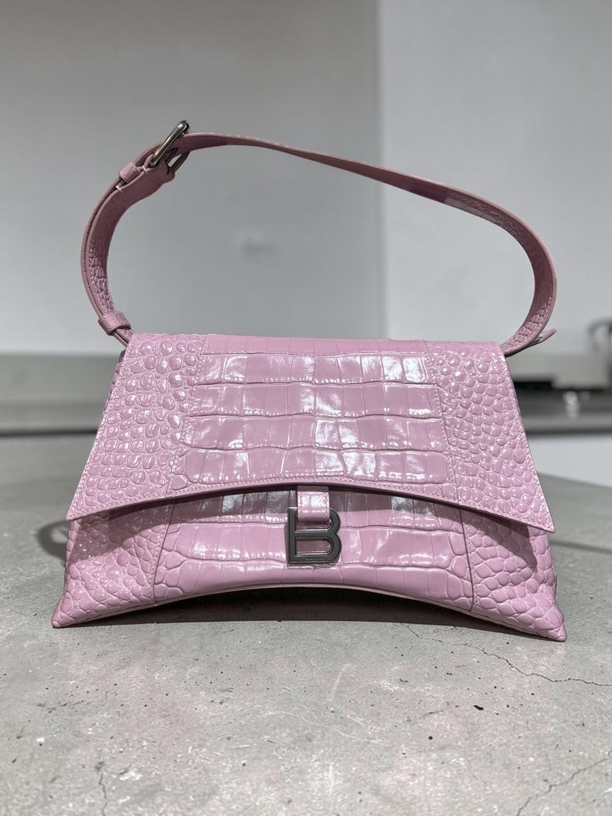 BALENCIAGA downtown Crocodile Embossed Calfskin Shoulder Bag 671354鱷魚紋壓紋牛皮肩背包 100%Authentic, 93%New ✅Dust bag