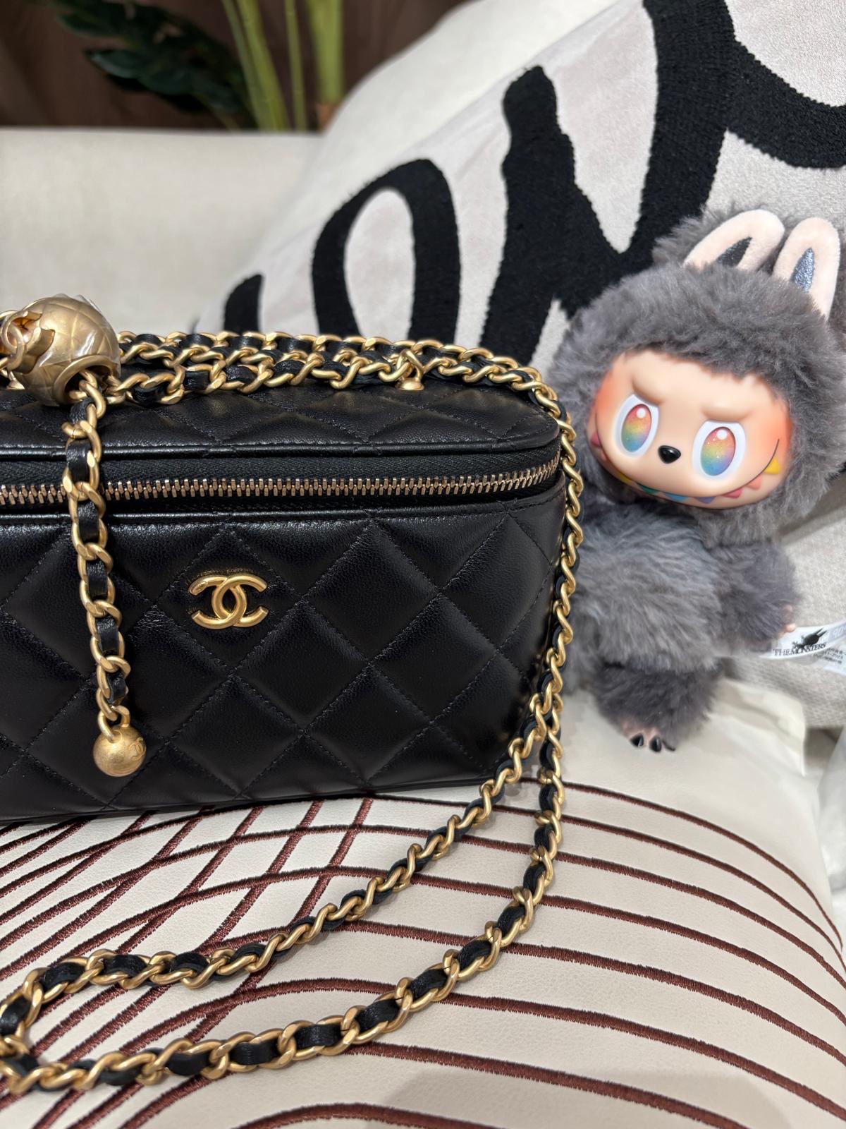 全新 Chanel vanity with pearl crush 黑色羊皮金球長盒子 100%Authentic ,全新未使用品 ✅晶片✅dust bag✅盒