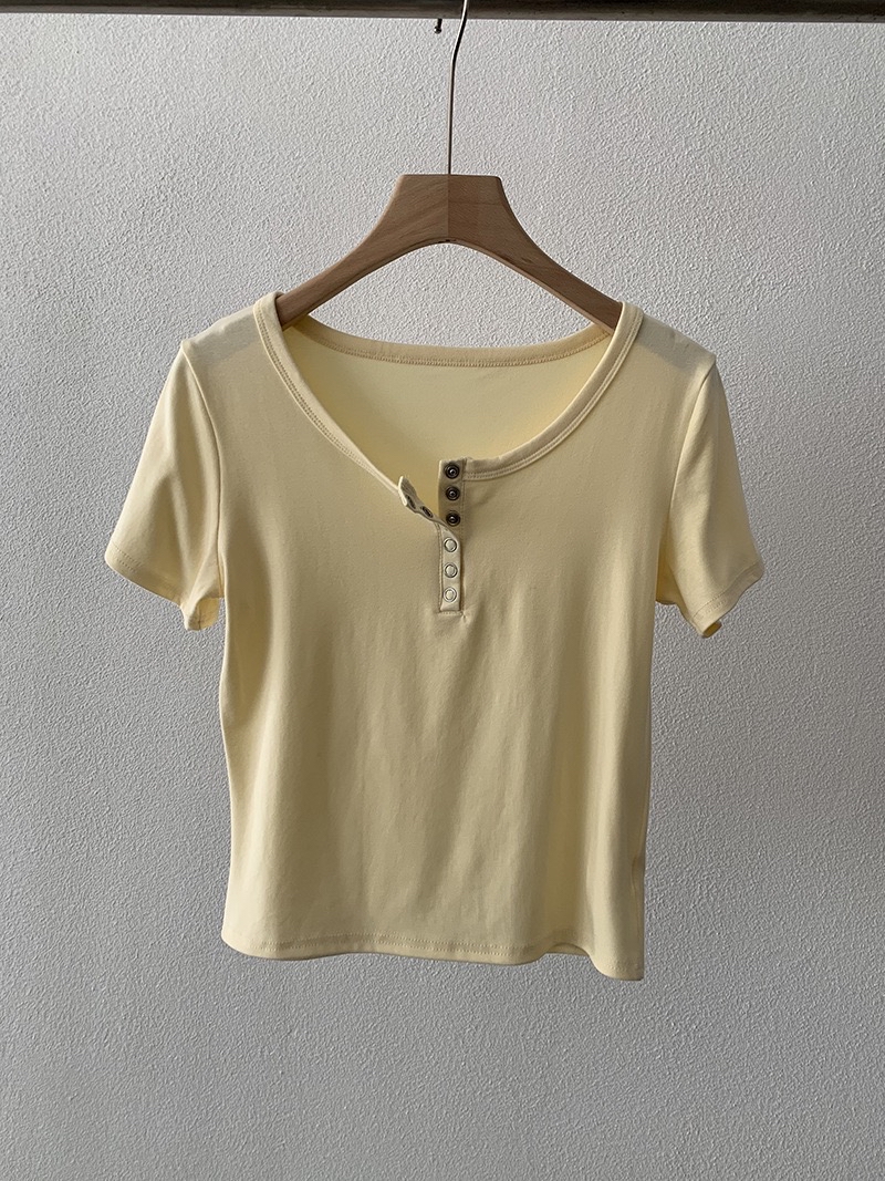 纯色正肩Tee 简约小纽扣设计