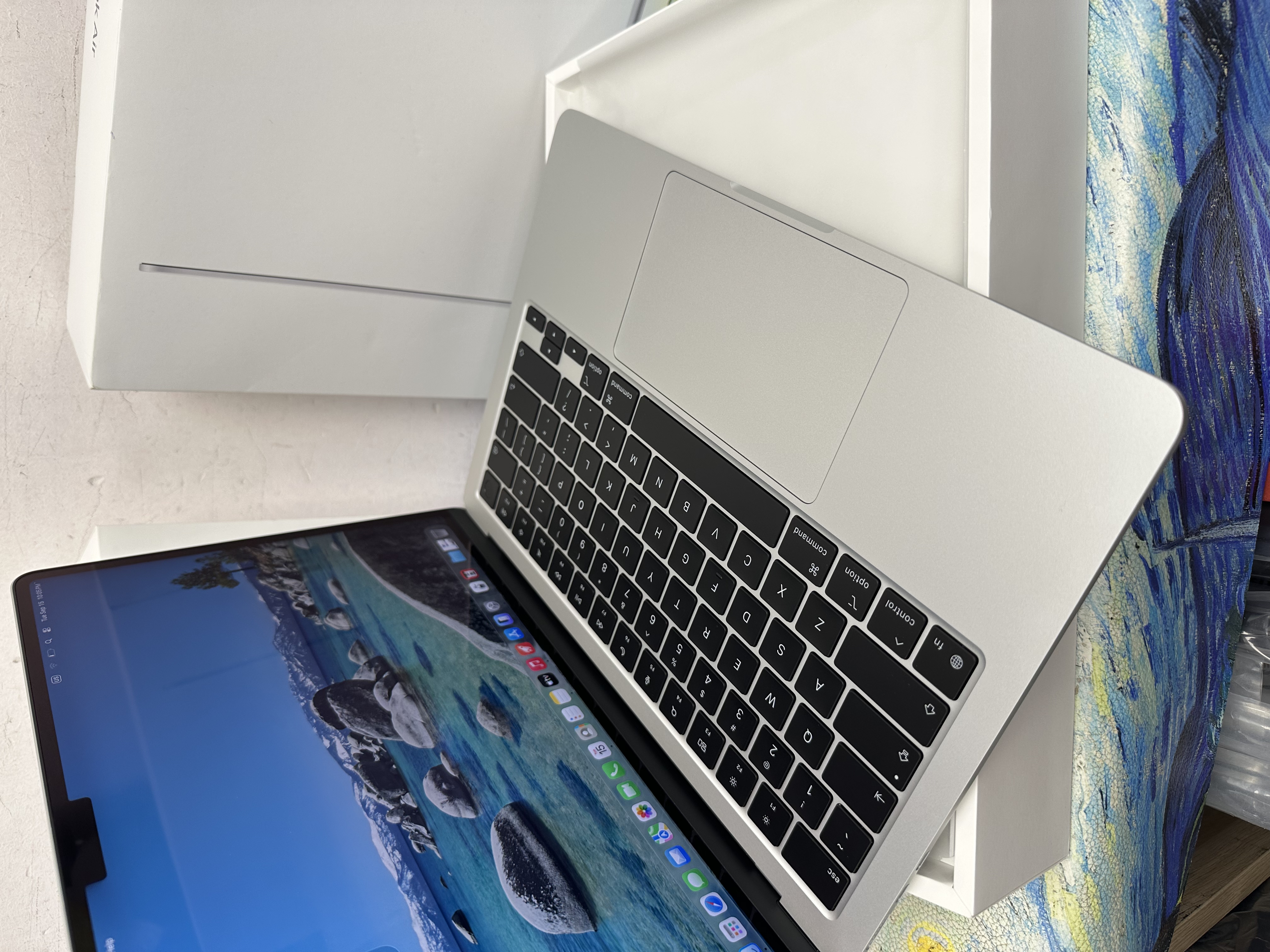 全新/完美機MacBook M5 Air )APPLE  MacBook Air M5 2026 M5 CPU/ 16GB Ram/512GB SSD/8核心GPU/Liquid Retina Mon/13吋/銀色/Gaming Laptop / Notebook / 超強續航能力/ 原廠保養/ 文書機 / 畫圖 / 剪片 / Movie / Netflix / 香港行貨✨/ Silver 