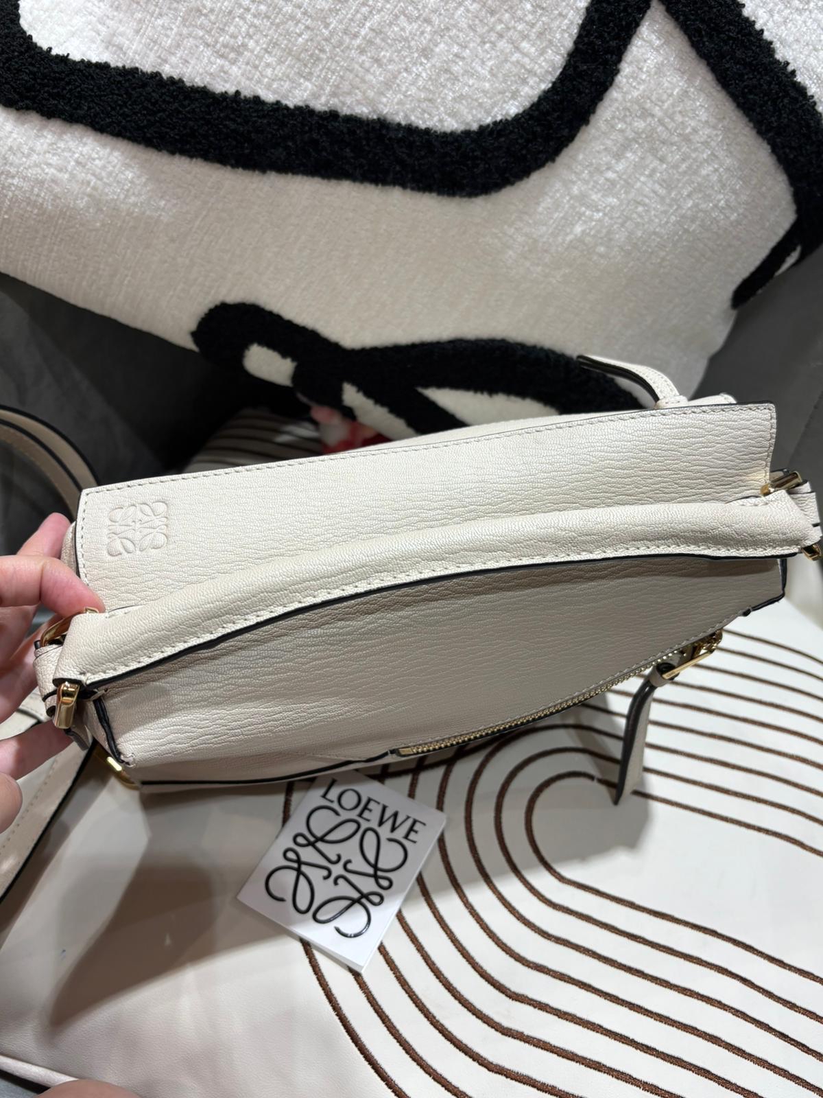 Loewe Puzzle Edge Small 100%Authentic, 99%New ✅Booklet ✅Dust bag