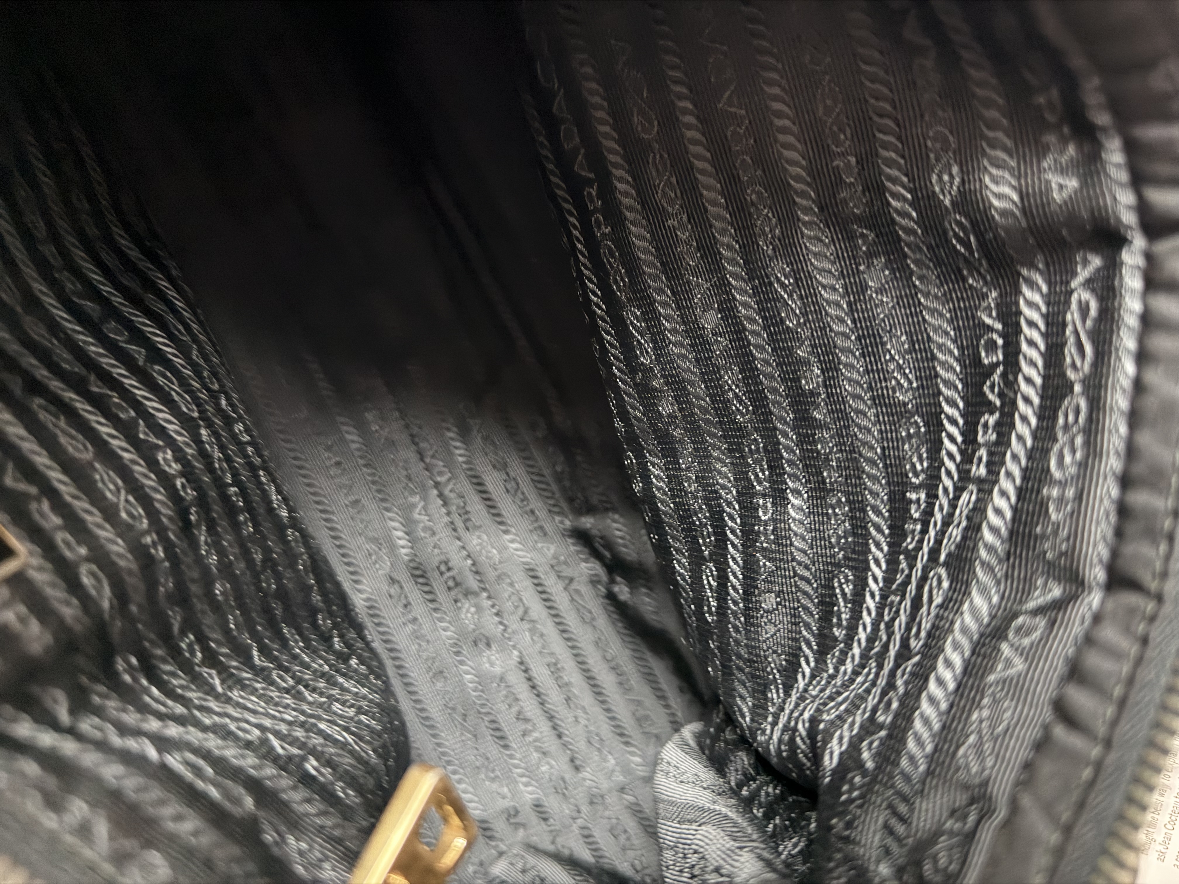 prada黑色 black re nylon bag with original strap