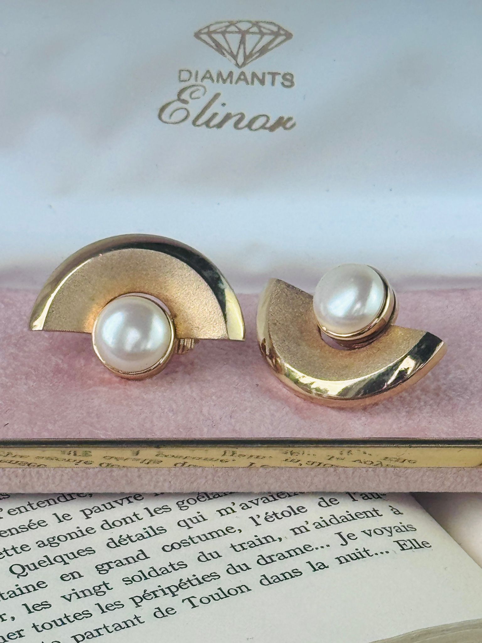 Vintage C.a. 1960-70s "Keyes" Pearl Brush Gold Clip Earrings (MT2589-5)