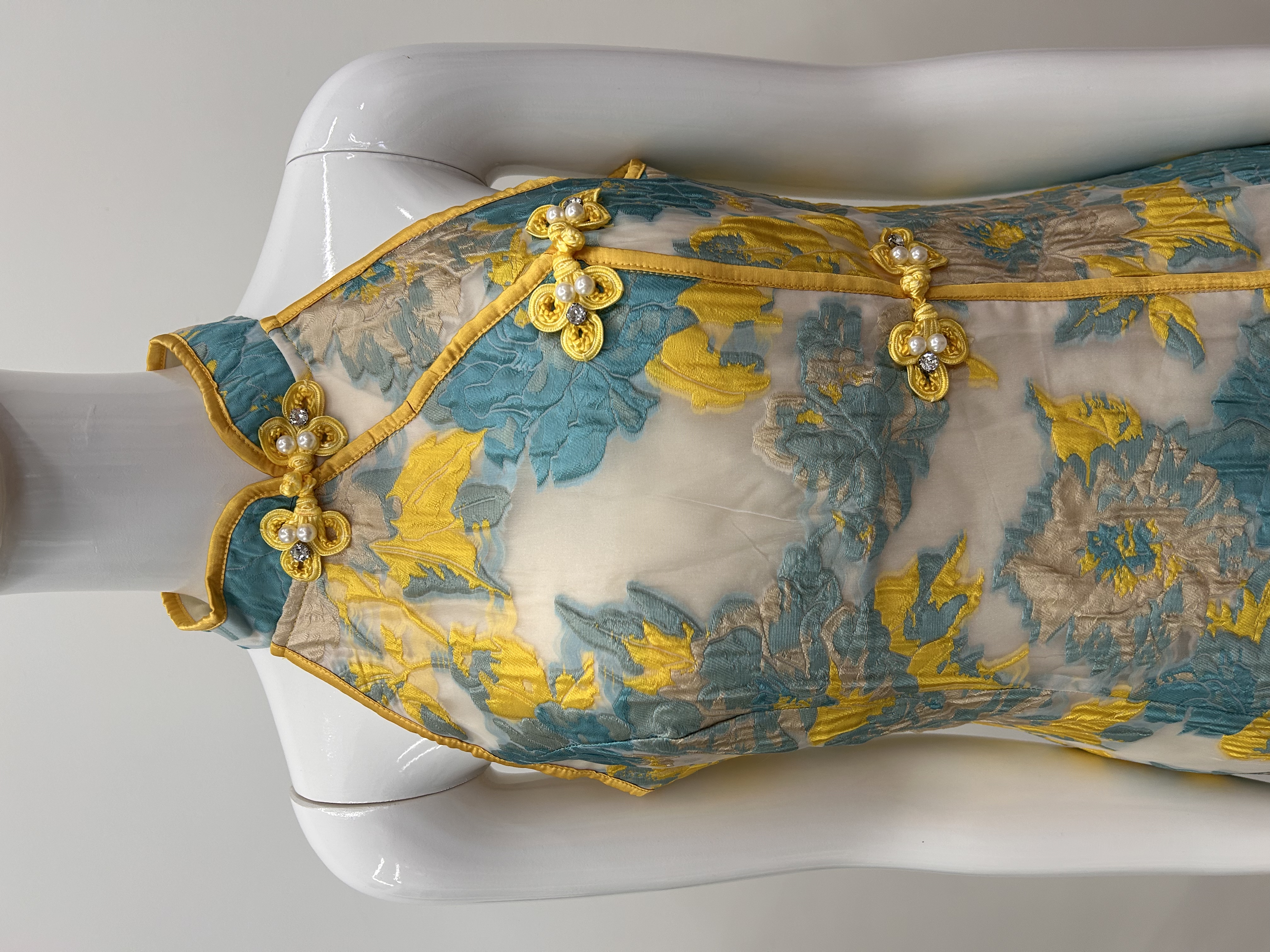 579.WB Embroidered Cut-In Qipao