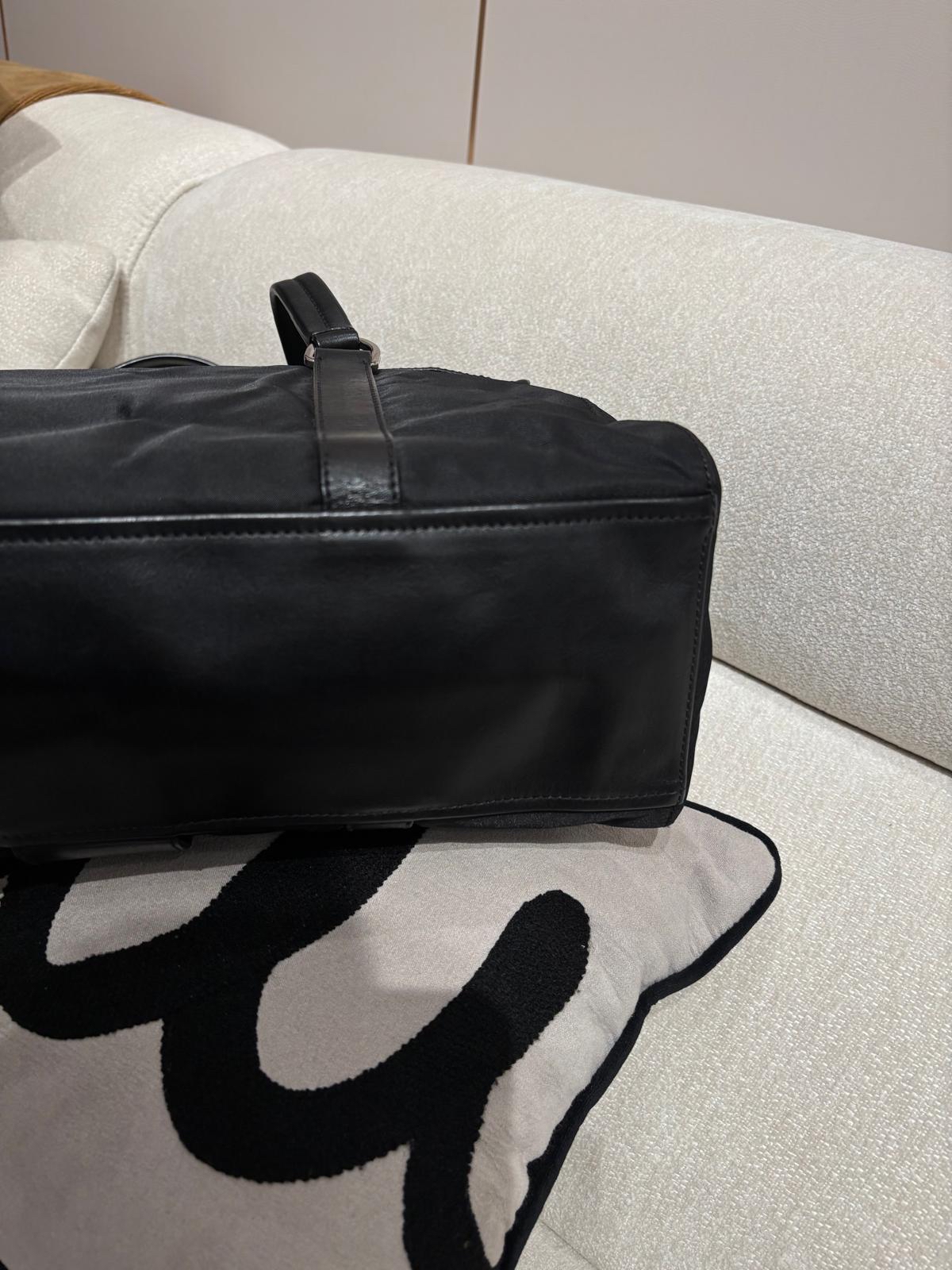 Prada nylon shoulder bag  100%Authentic,95%new 