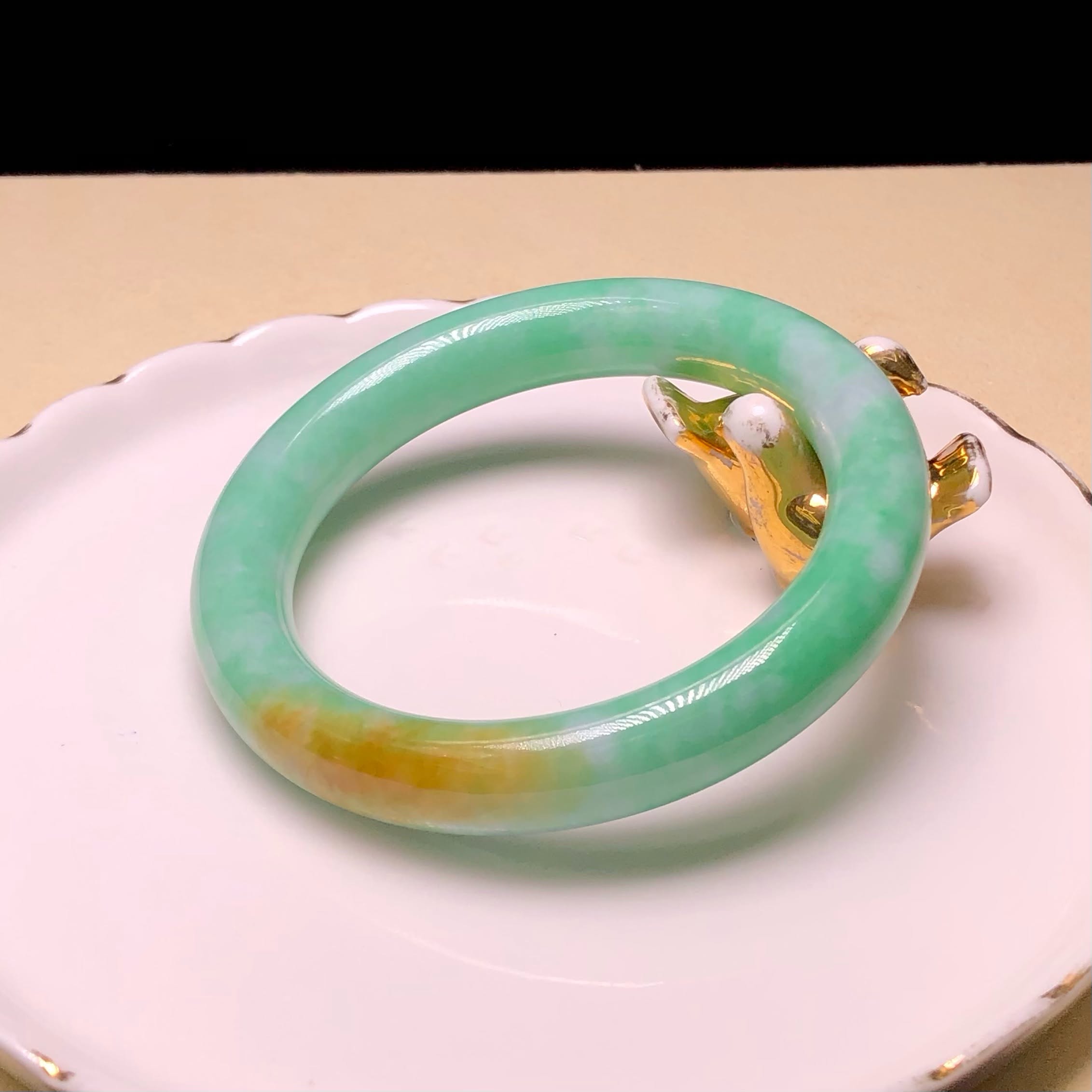 C06815 木那黃沙皮黃加綠圓鐲57mm