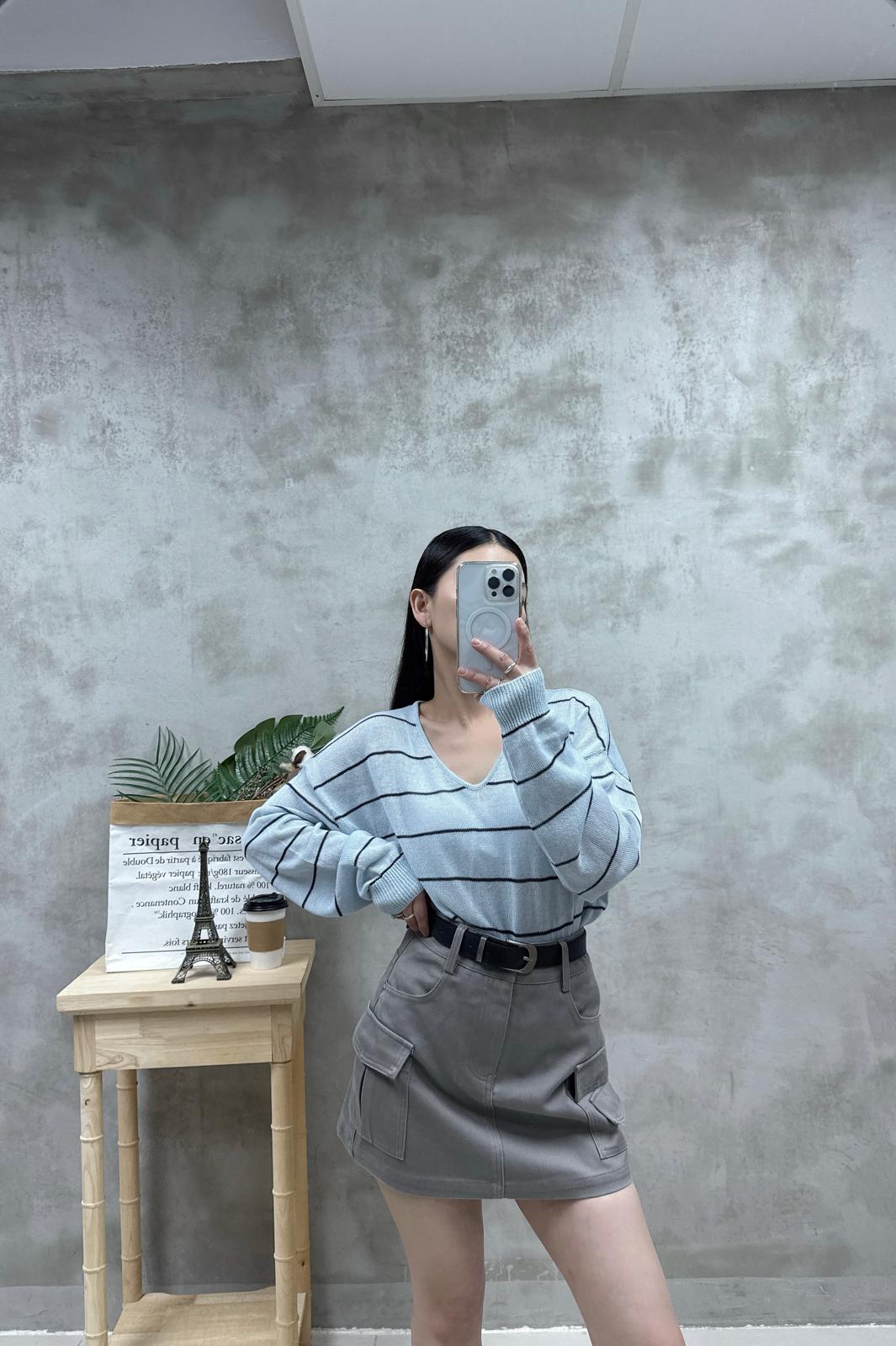 D07 V領橫間薄線Top