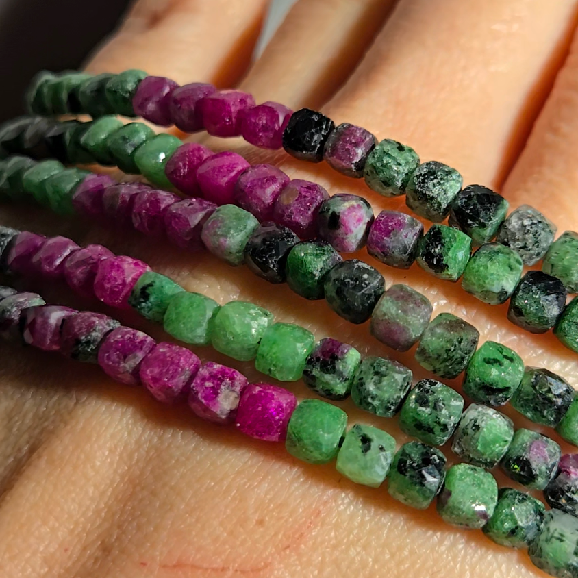 Faceted ruby in zoisite bead bracelets with UV - JW79