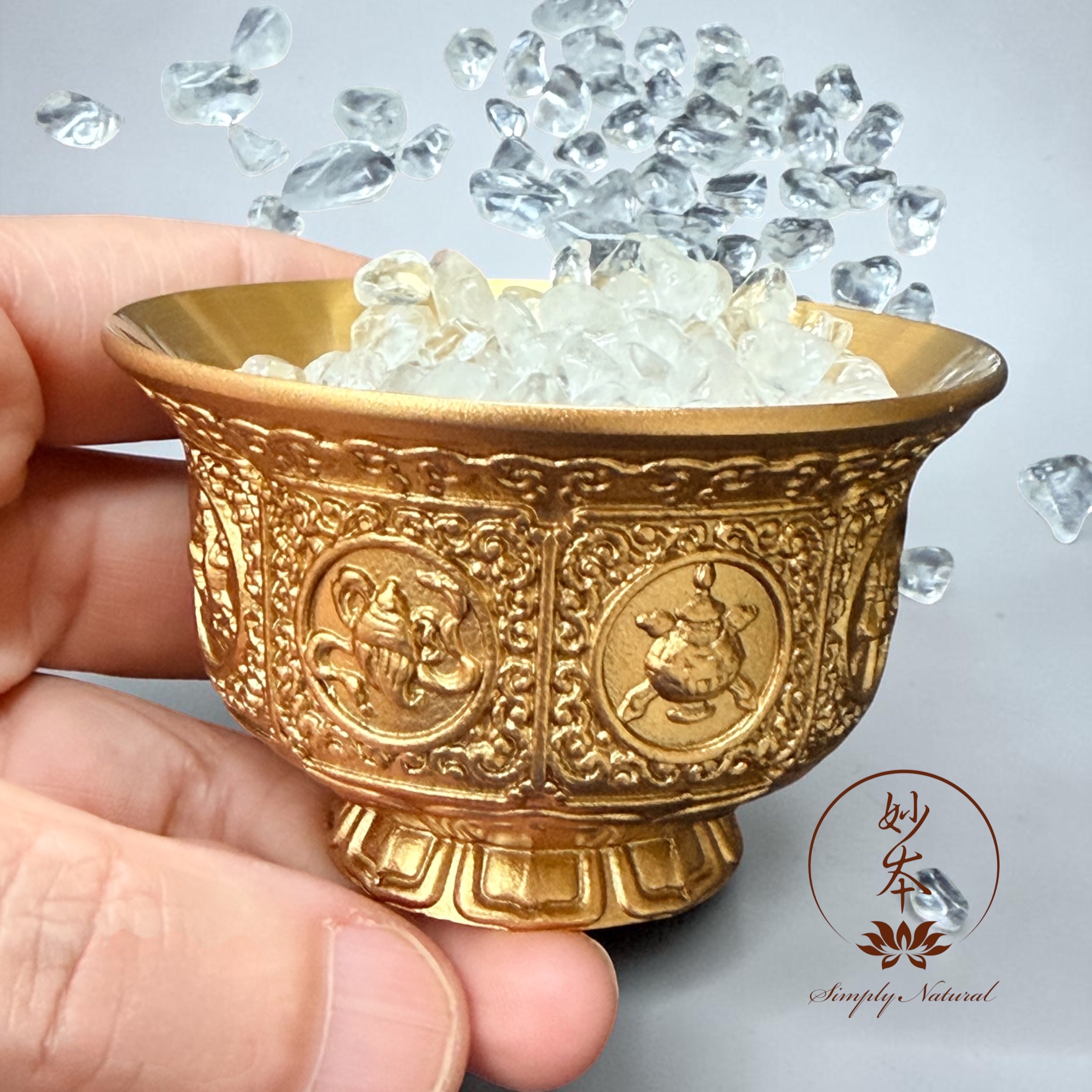 黃銅八吉祥供杯 6.5cm ， 3.5cm高 包白水晶