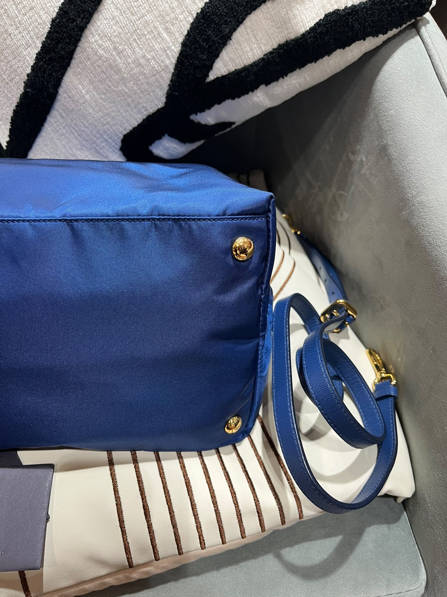 Prada Nylon 2way Bag 100%Authentic, 98%New ✅Dust bag