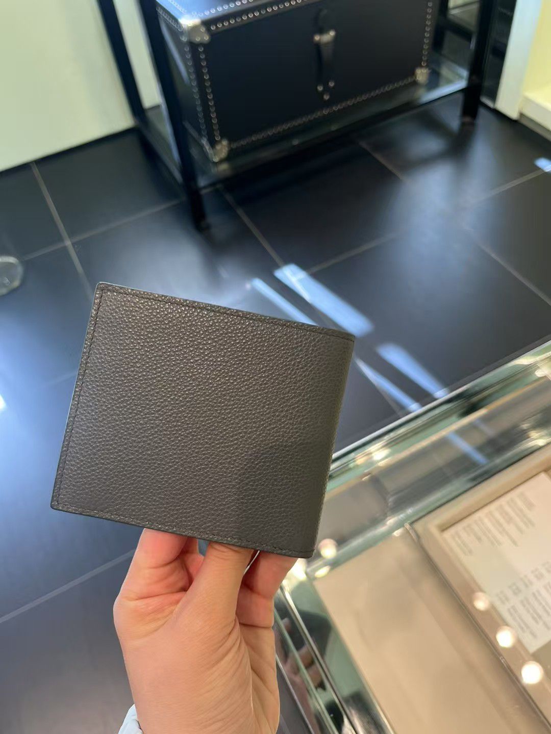 預購 Prada🚹🚹男士 灰色短銀包，有coins 位