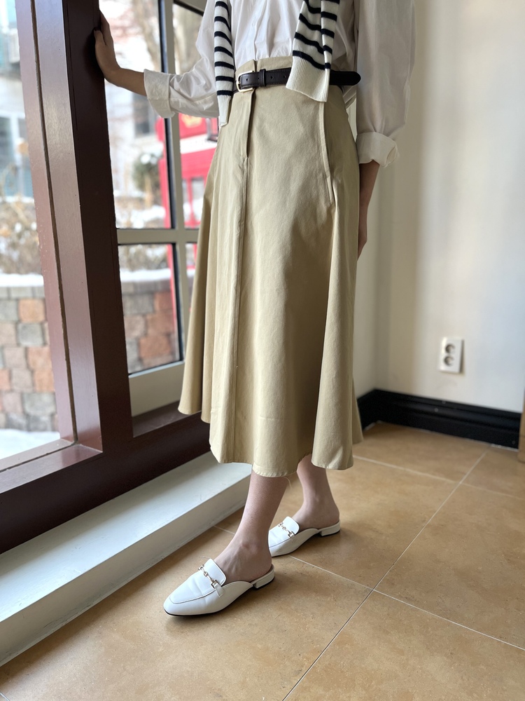 The Signature Flare Skirt (Beige)