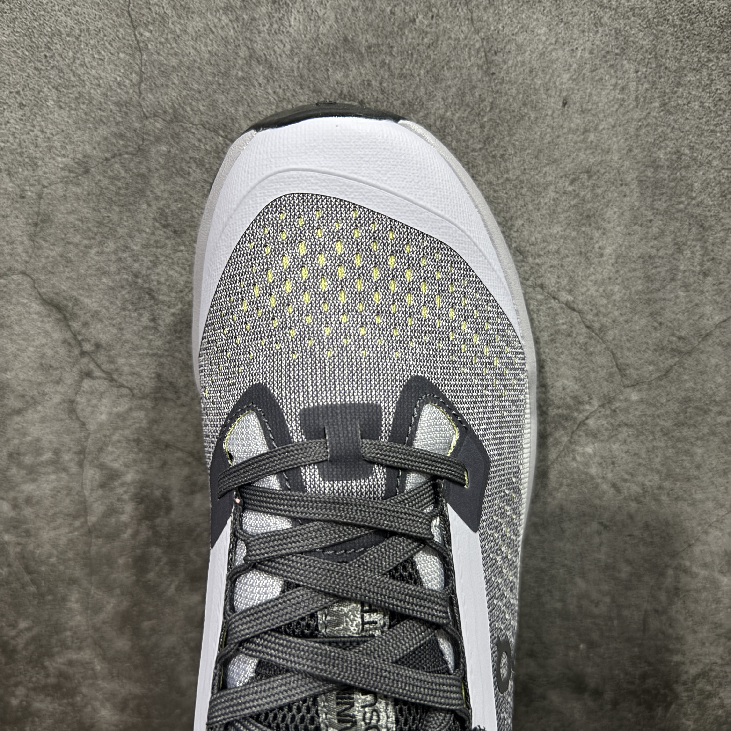 On Cloudsurfer Trail 2 